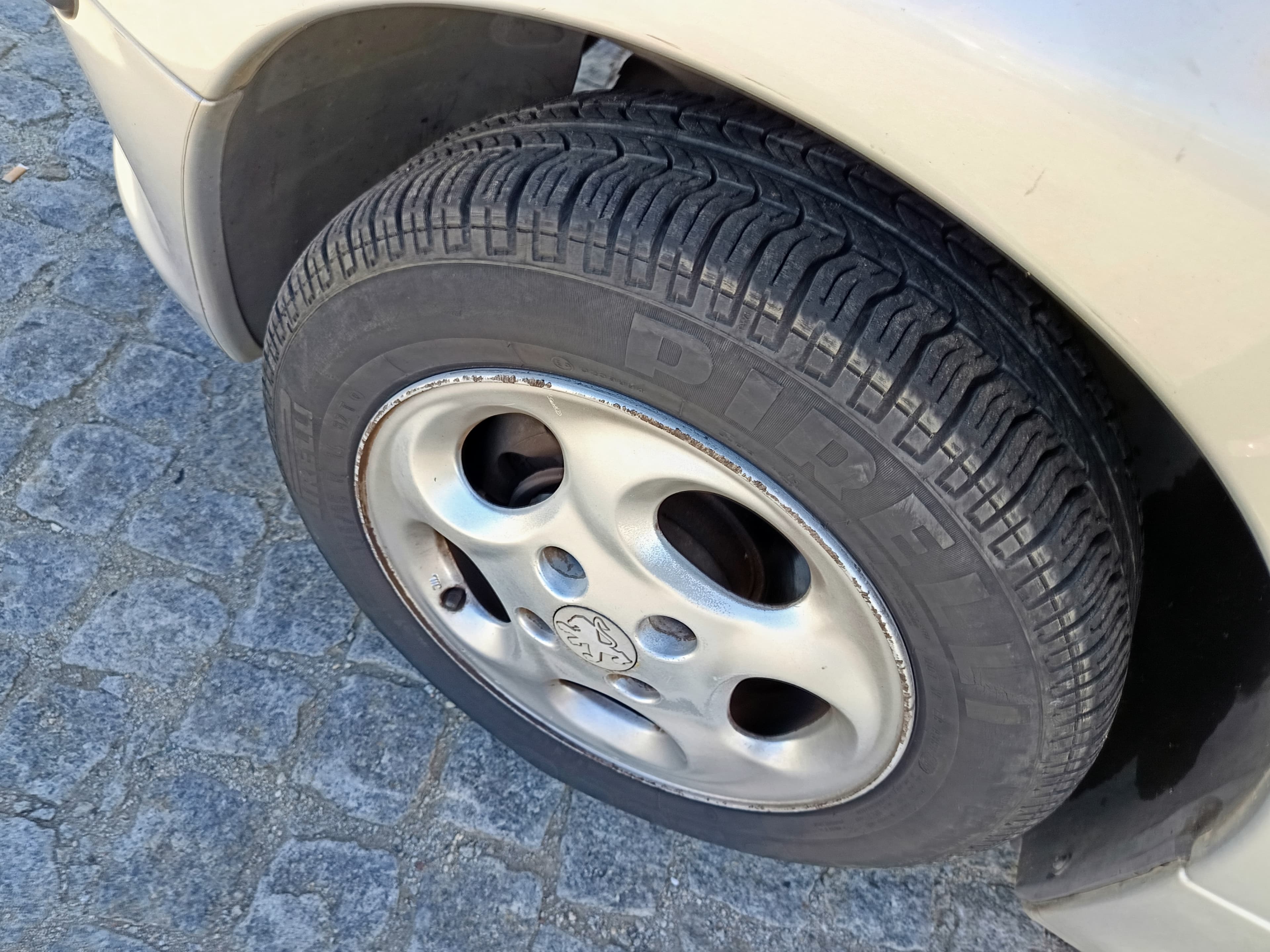 Peugeot 206 · Ano 2001 — imagem 10