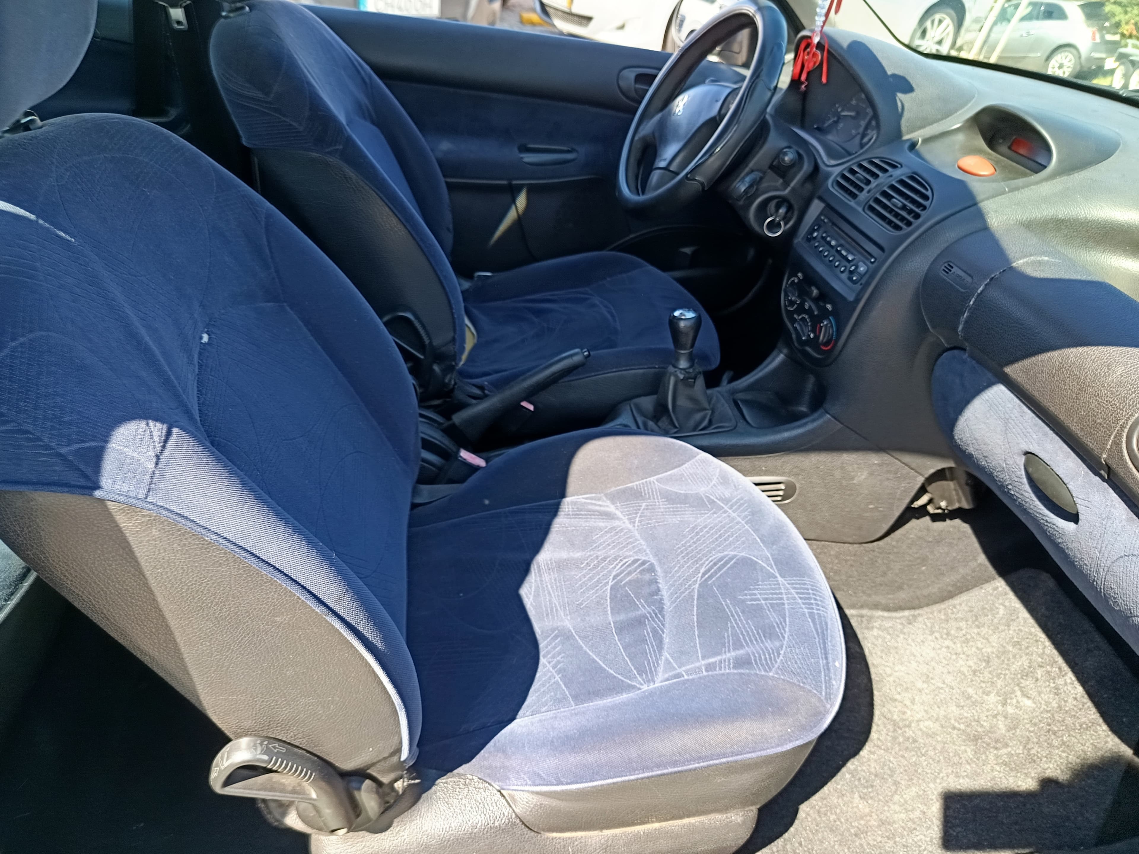 Peugeot 206 · Ano 2001 — imagem 22