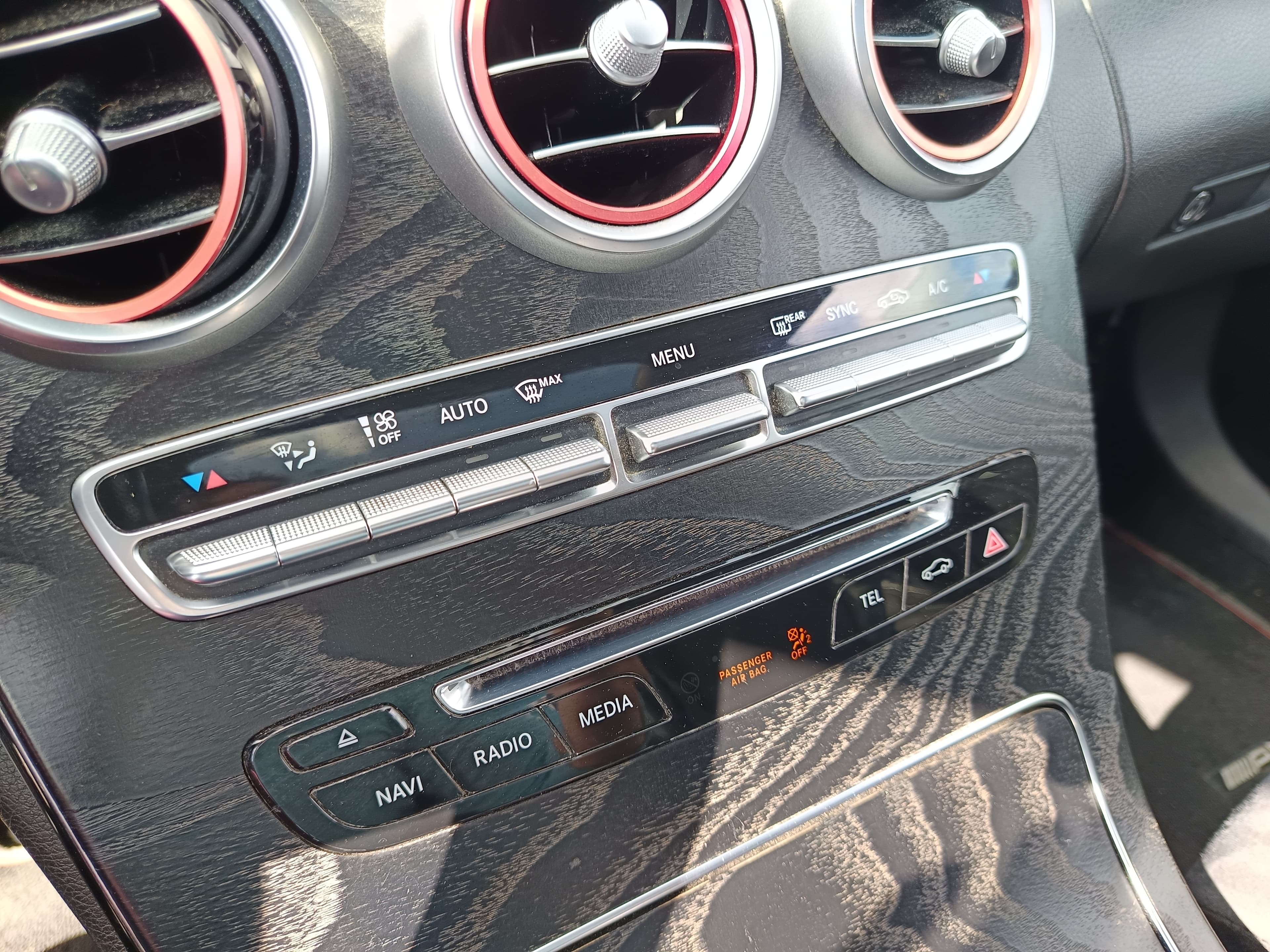 Mercedes-Benz C220 AMG · Ano 2017 — image 38