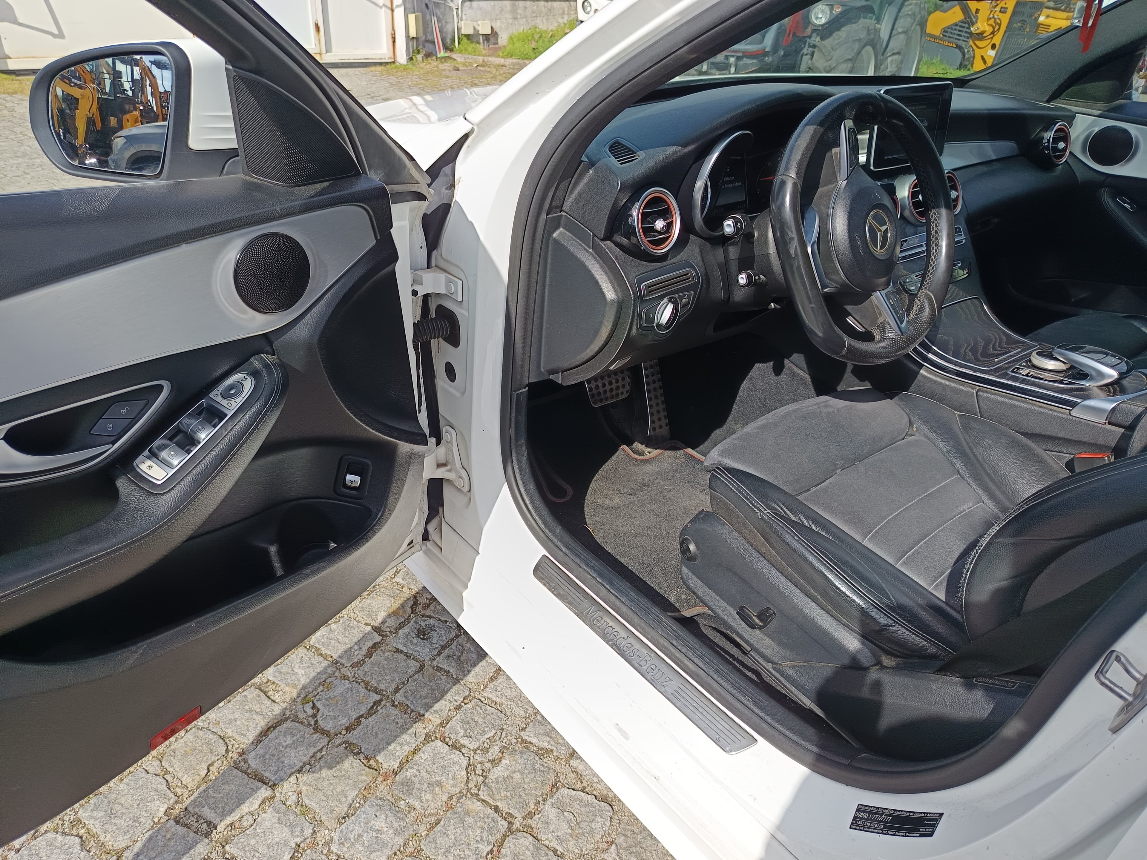 Mercedes-Benz C220 AMG · Ano 2017 — image 30