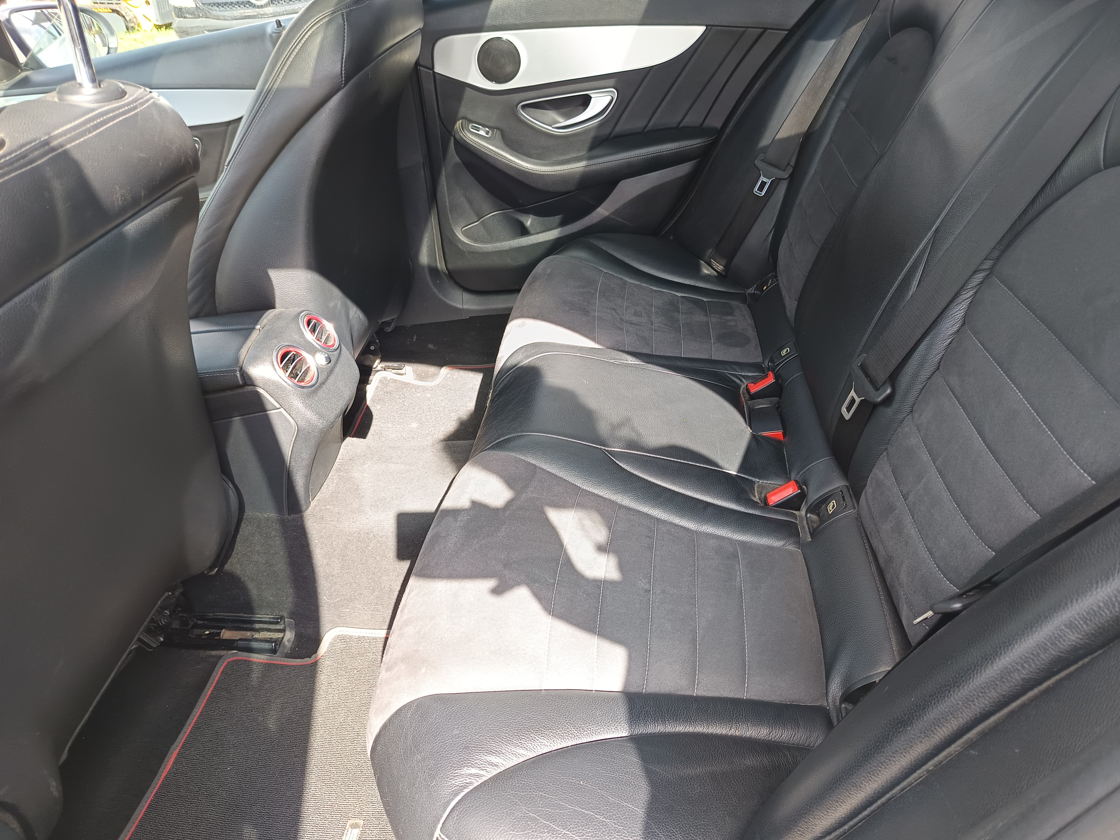 Mercedes-Benz C220 AMG · Ano 2017 — image 29