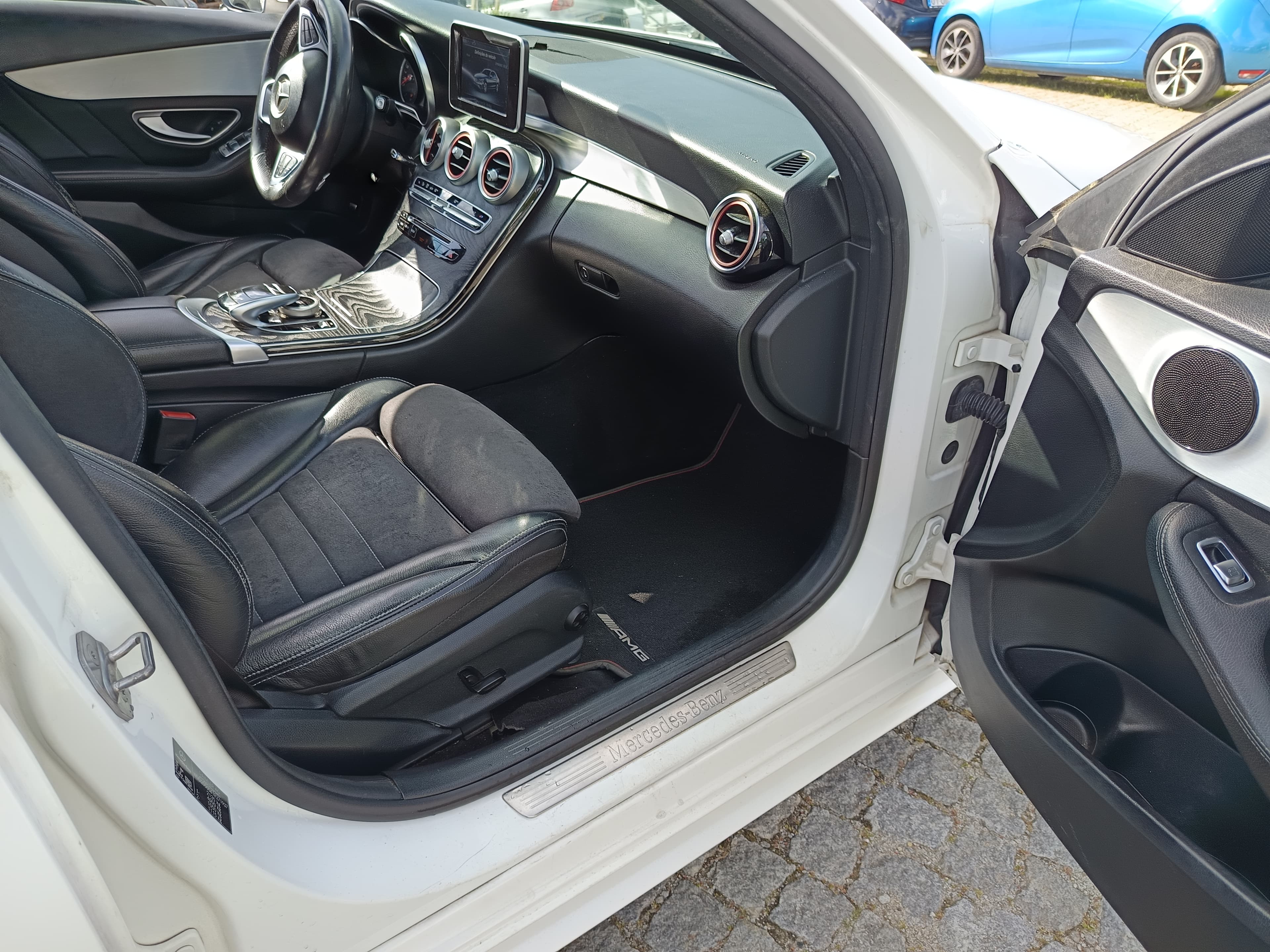 Mercedes-Benz C220 AMG · Ano 2017 — image 23