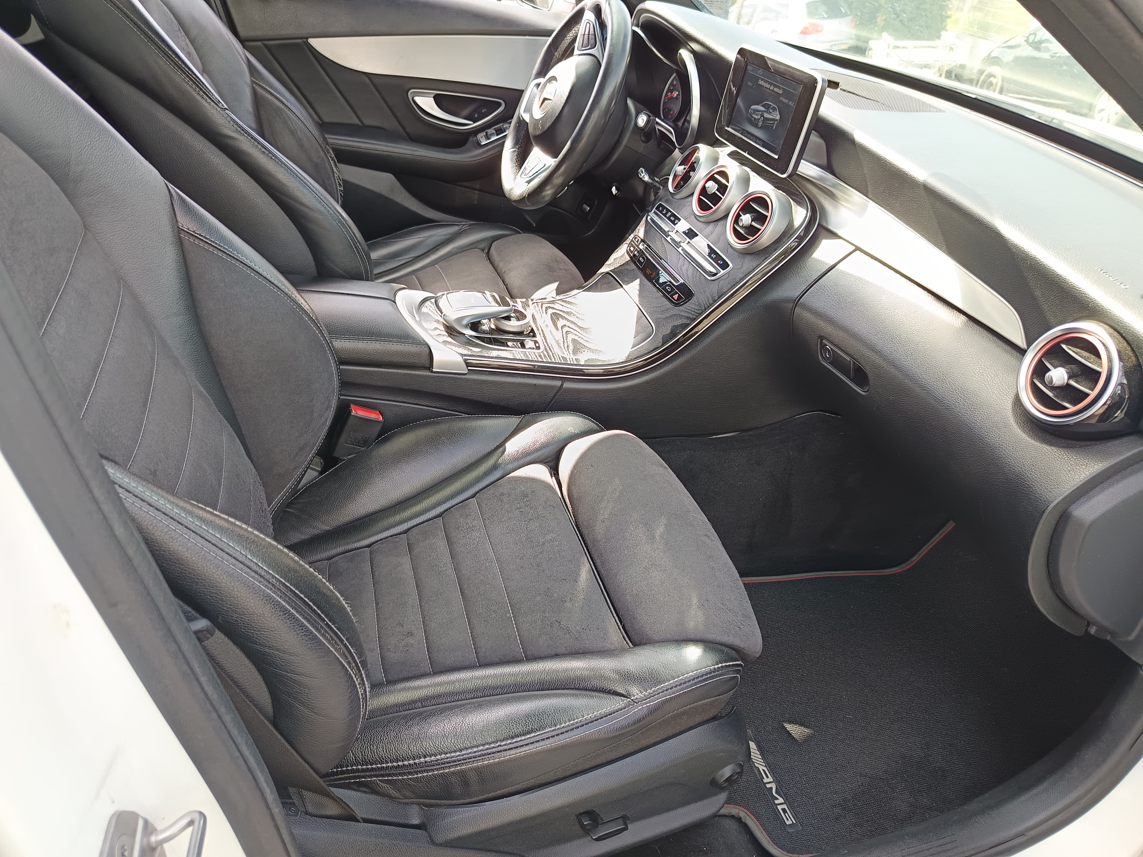 Mercedes-Benz C220 AMG · Ano 2017 — image 25