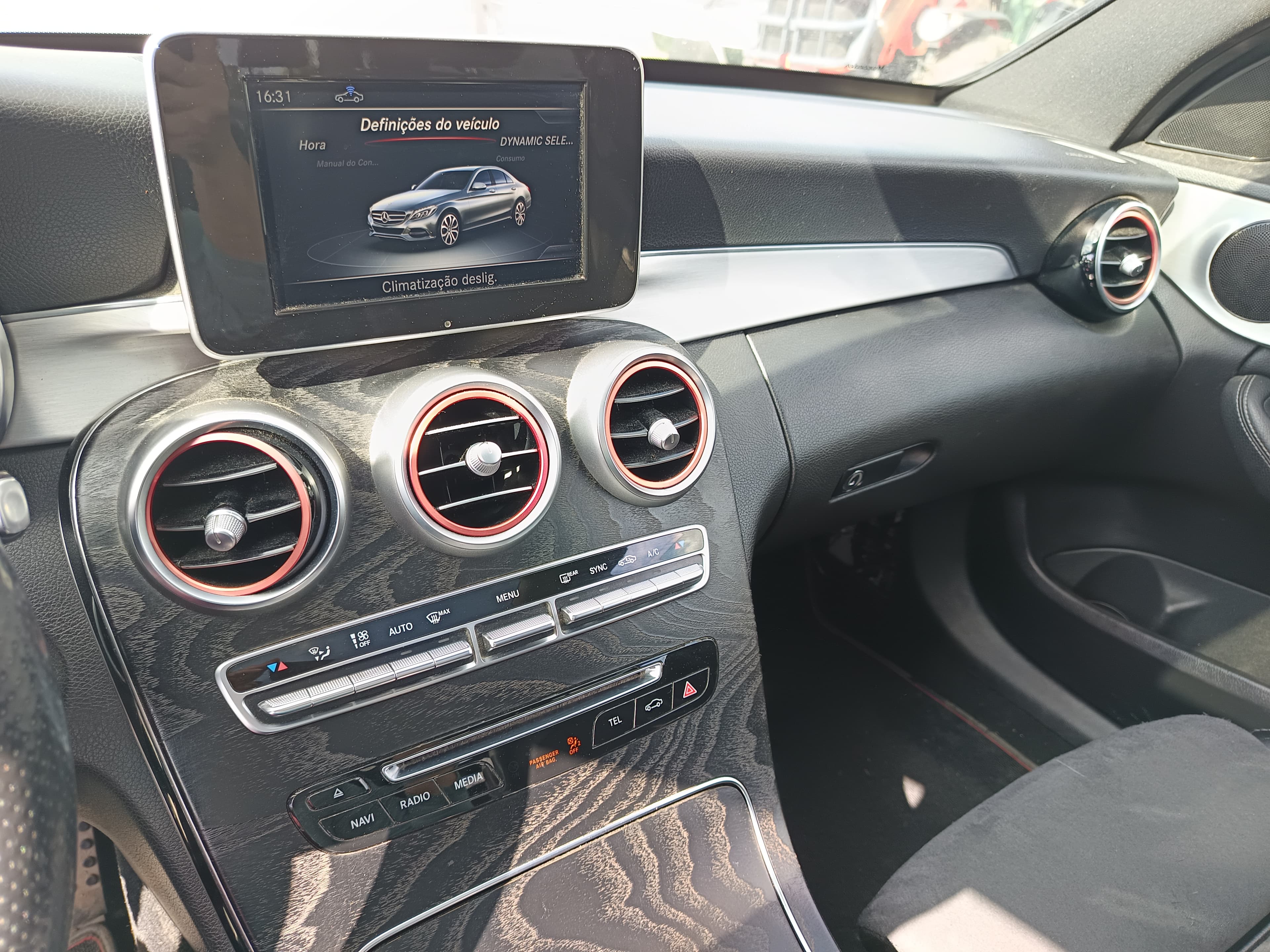 Mercedes-Benz C220 AMG · Ano 2017 — image 36
