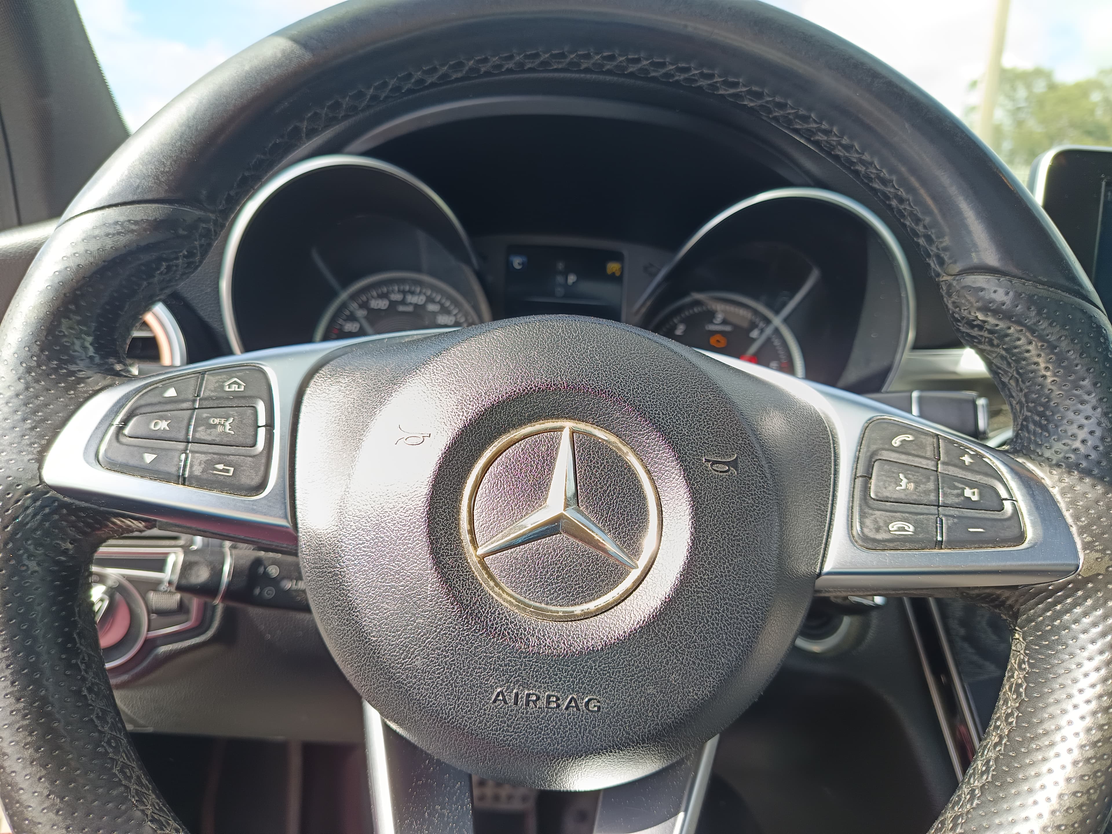Mercedes-Benz C220 AMG · Ano 2017 — image 40