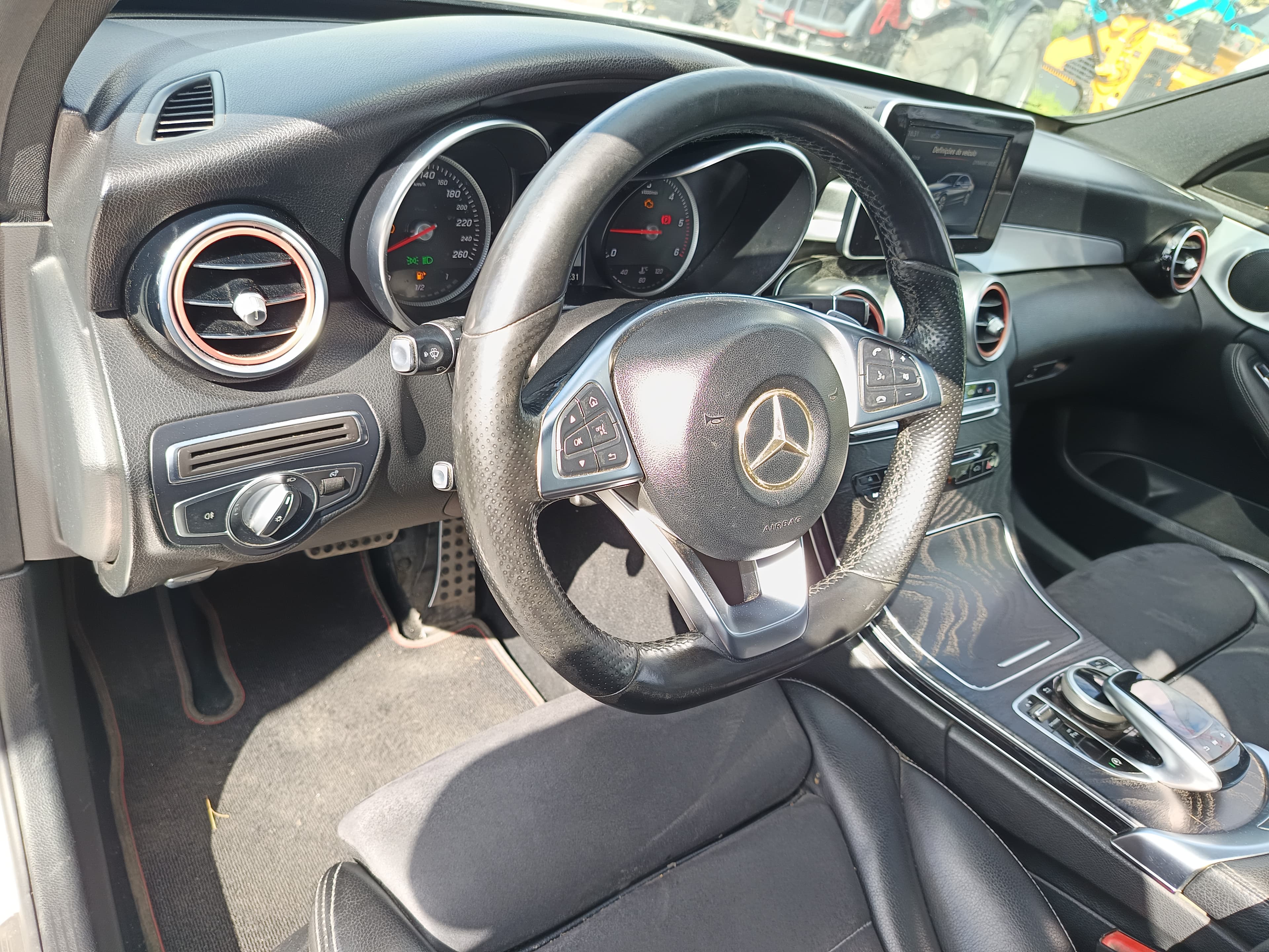 Mercedes-Benz C220 AMG · Ano 2017 — image 34
