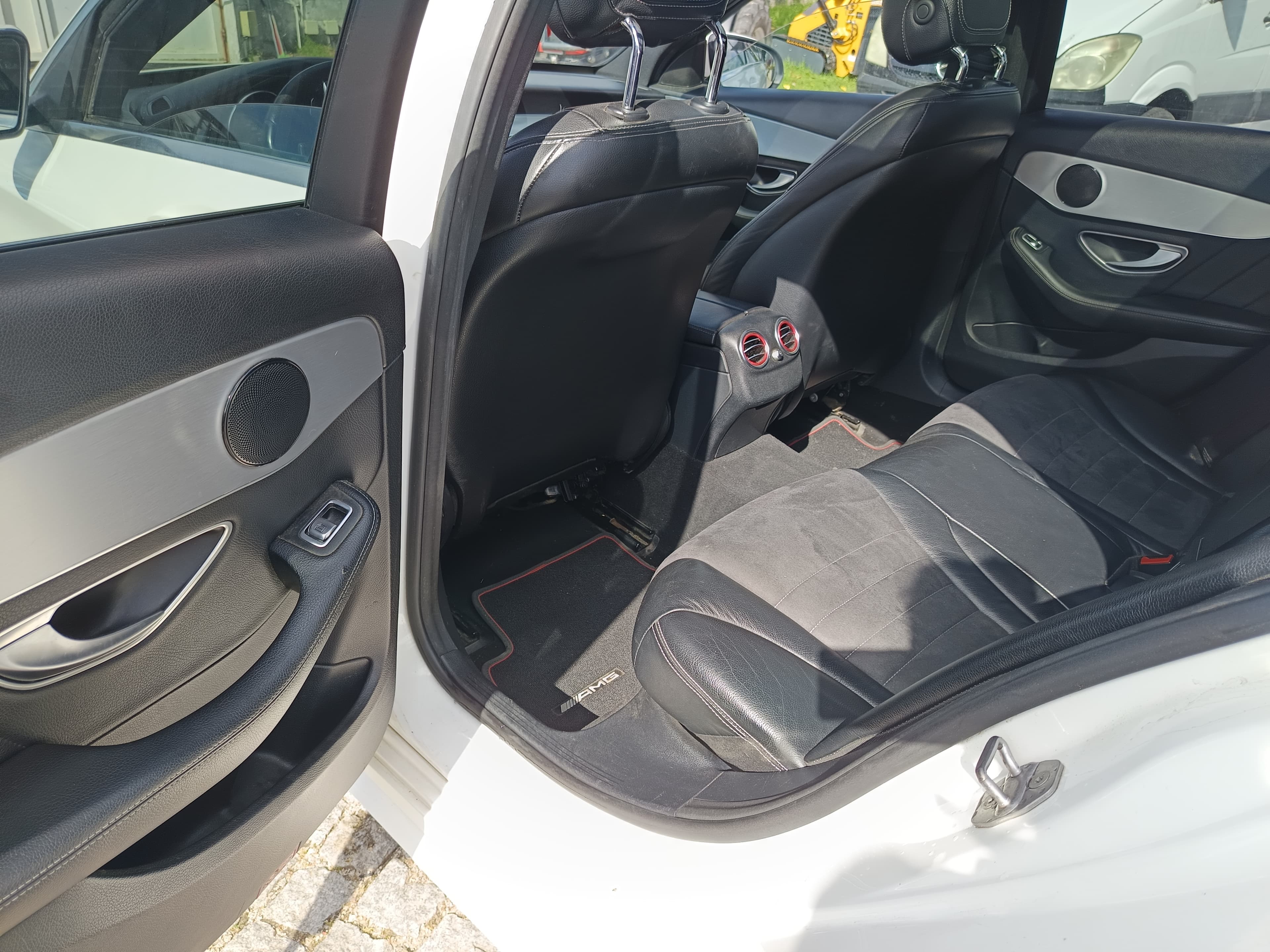 Mercedes-Benz C220 AMG · Ano 2017 — image 27