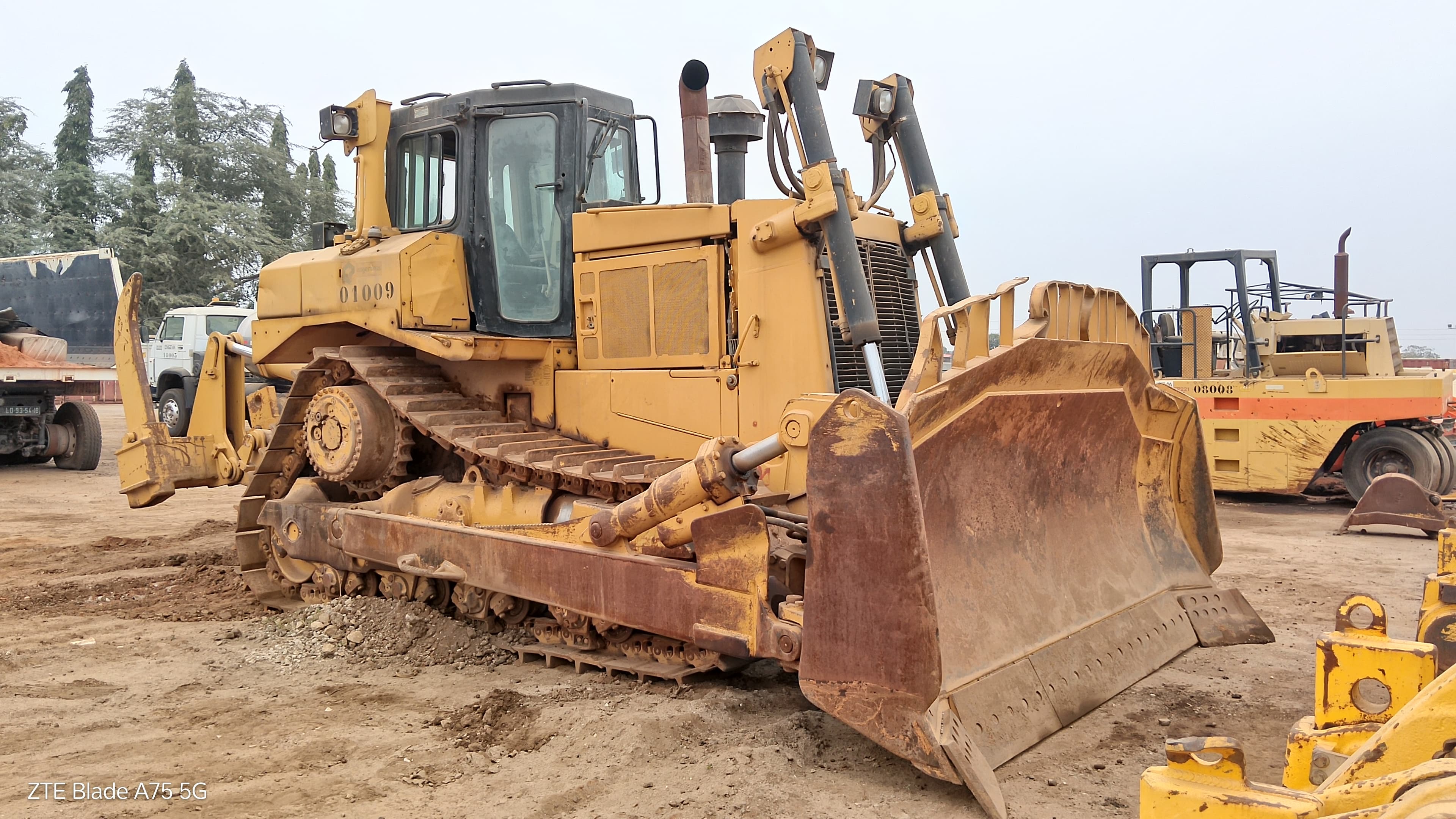 Trator de Rastos 40 T CATERPILLAR D8 R — imagem 2