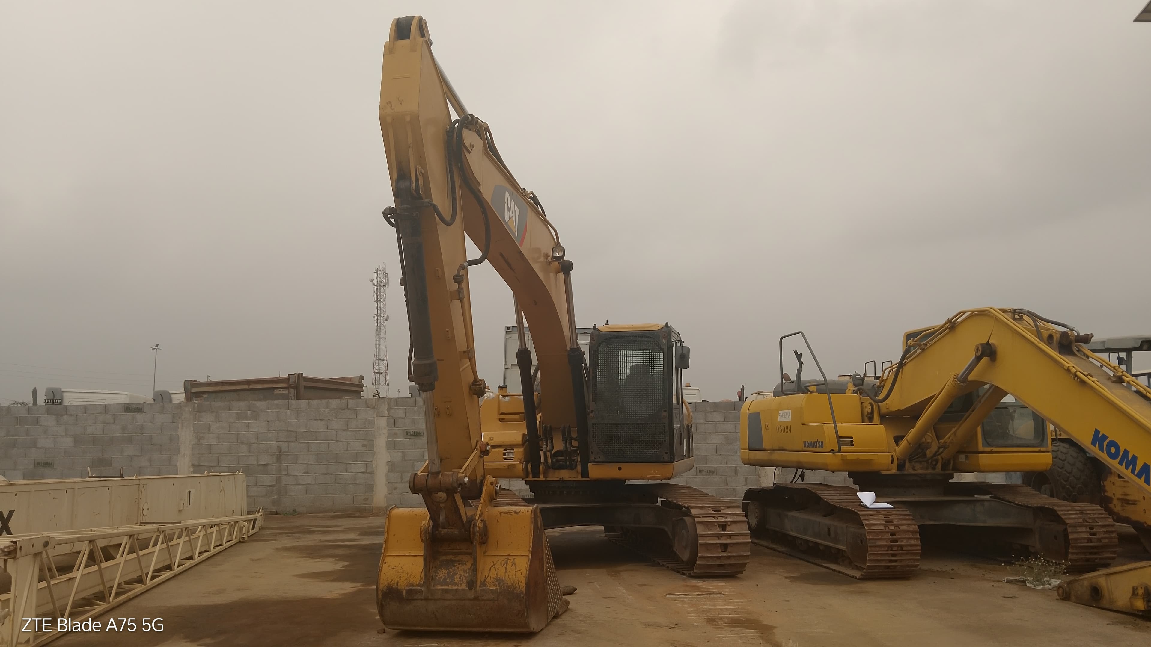 Escavadora de Rastos 20 T CATERPILLAR 320 D — imagem 3