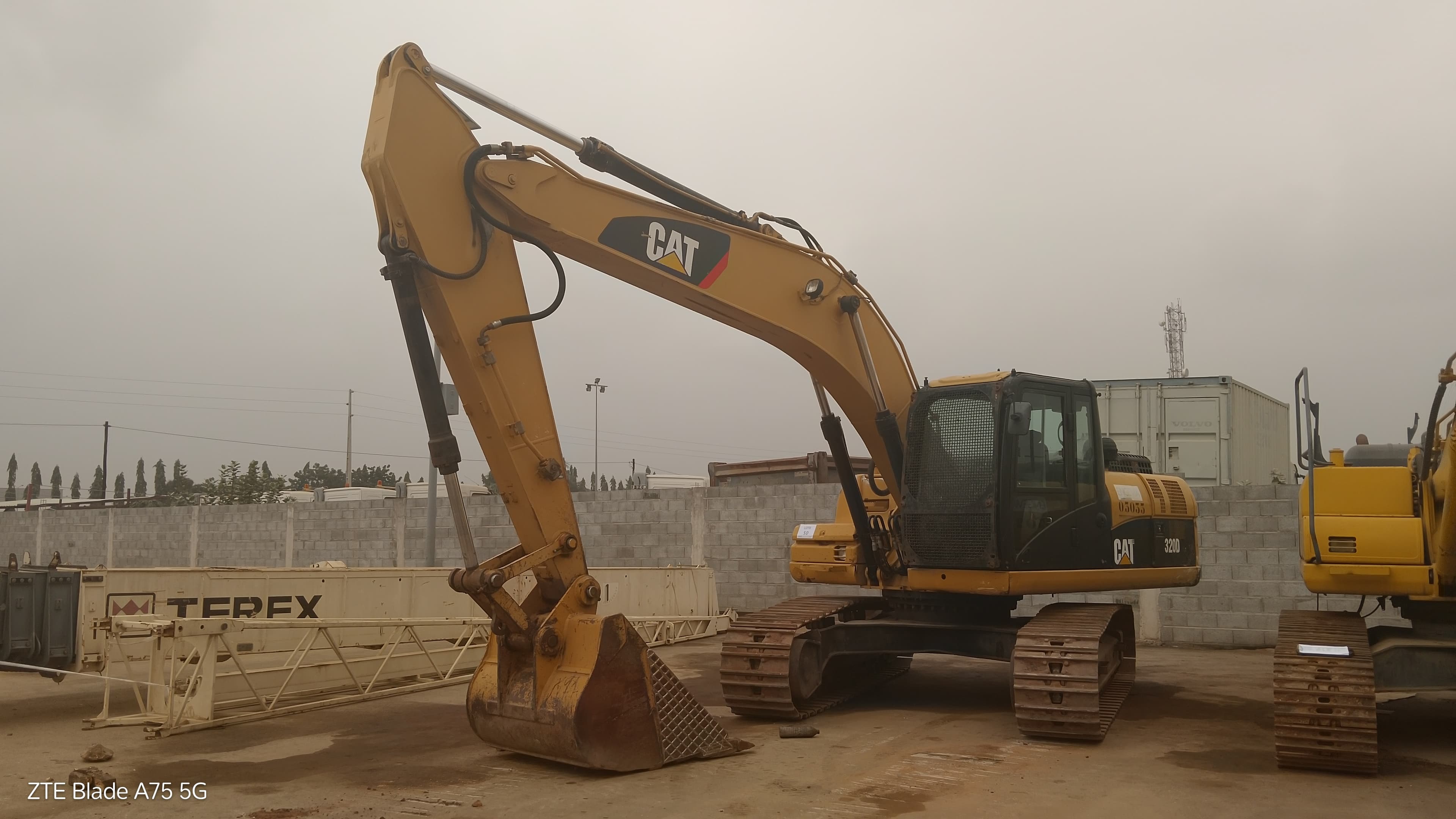 Escavadora de Rastos 20 T CATERPILLAR 320 D — imagem 1