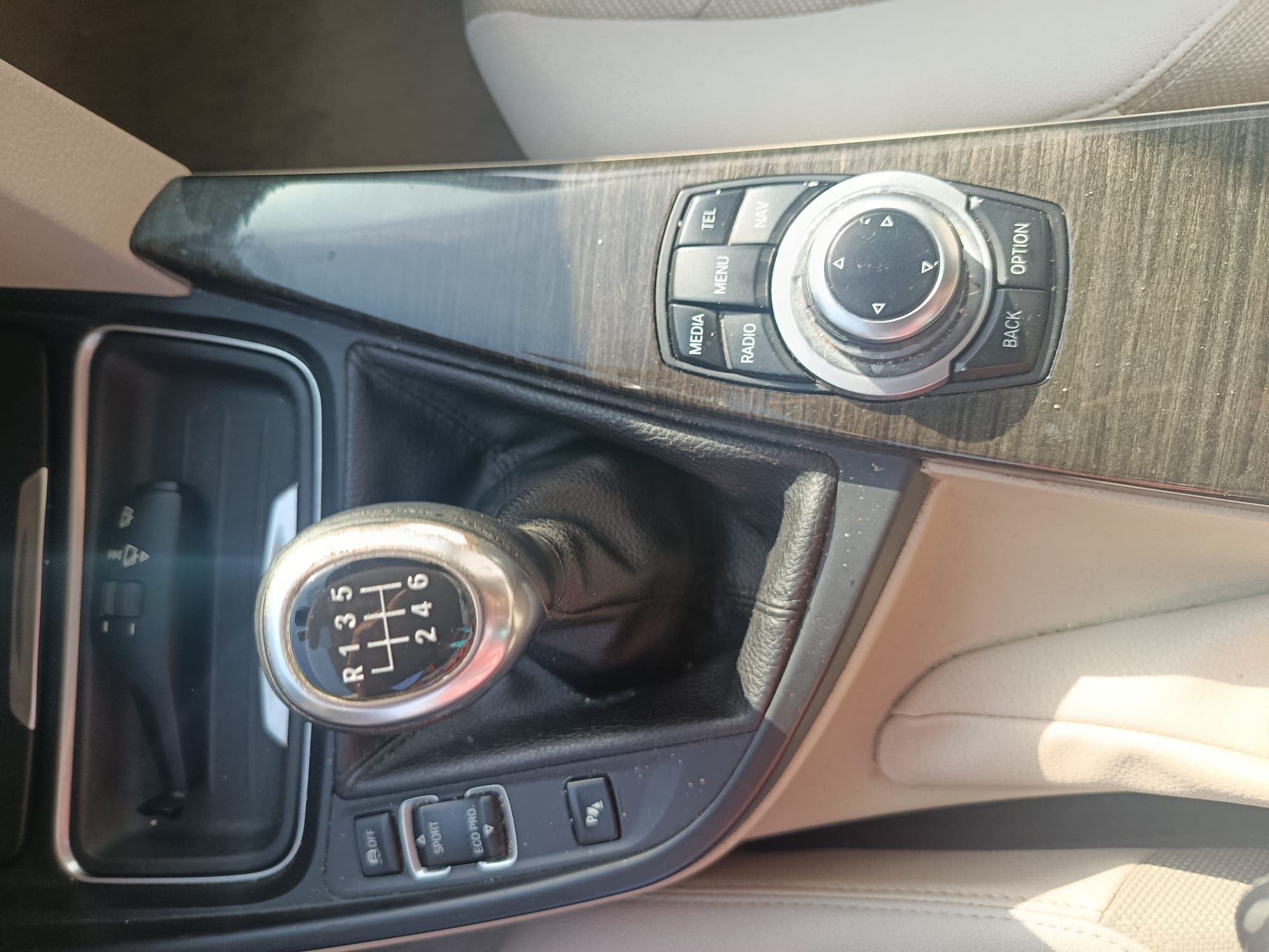 BMW 320d · Ano 2013 — imagem 14