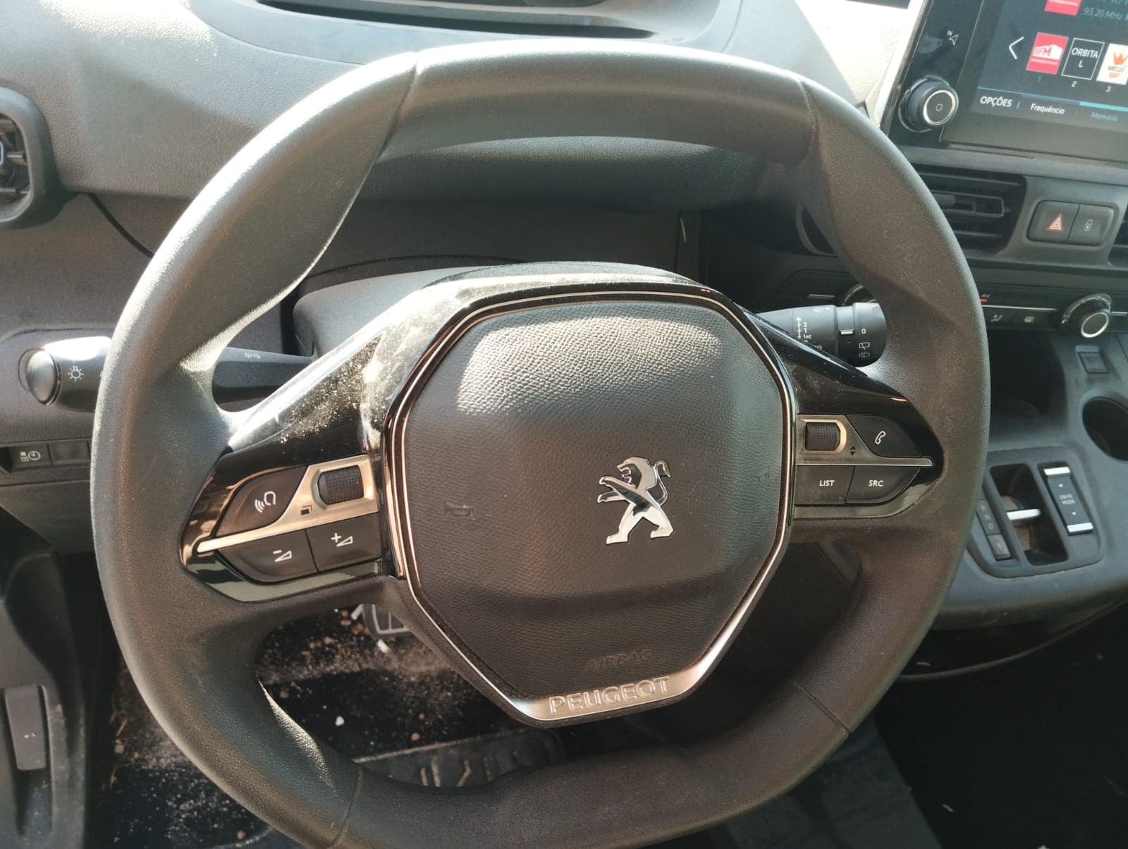 Peugeot E Partner · Ano 2023 — imagem 14