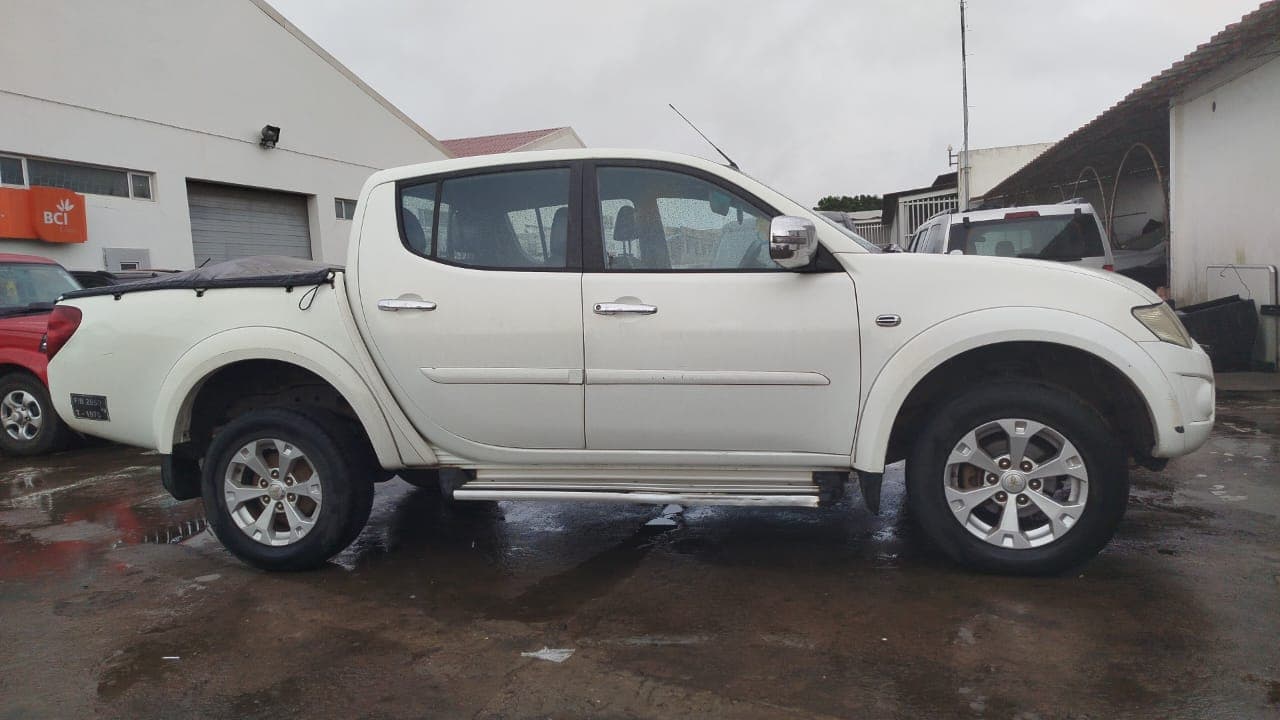 Mitsubishi  Triton - 2014 — image 3