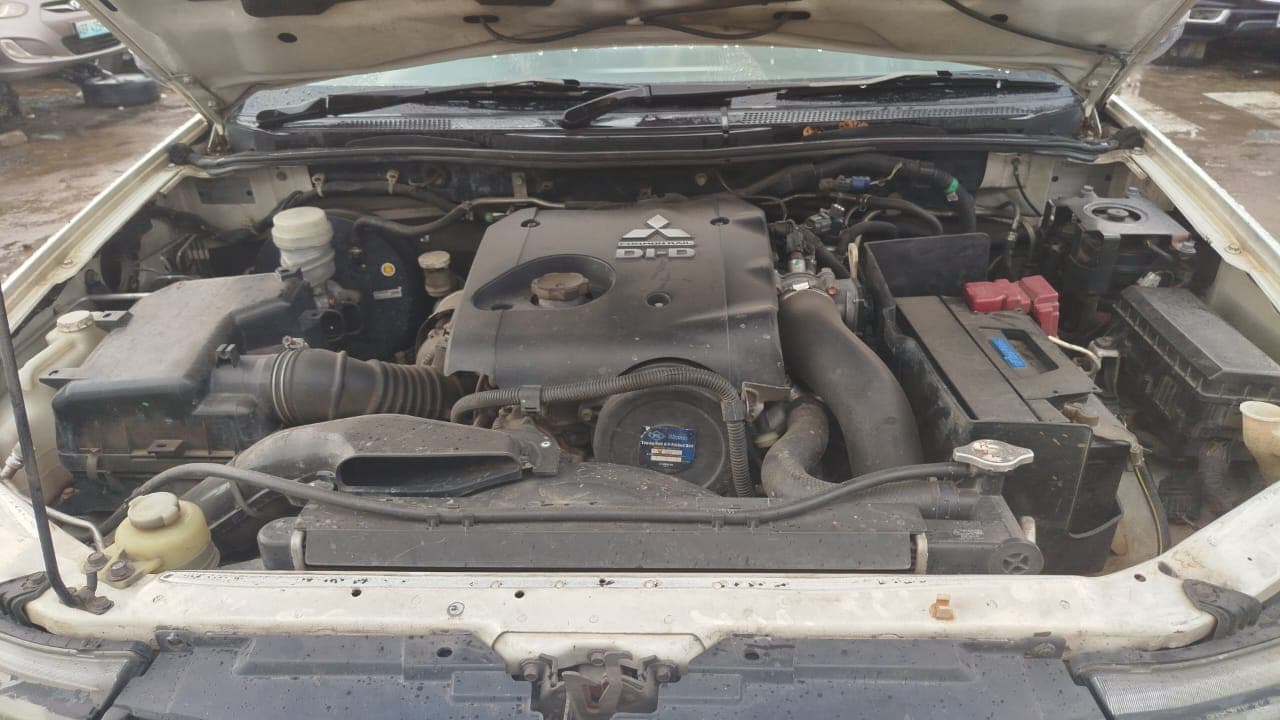 Mitsubishi  Triton - 2014 — image 17