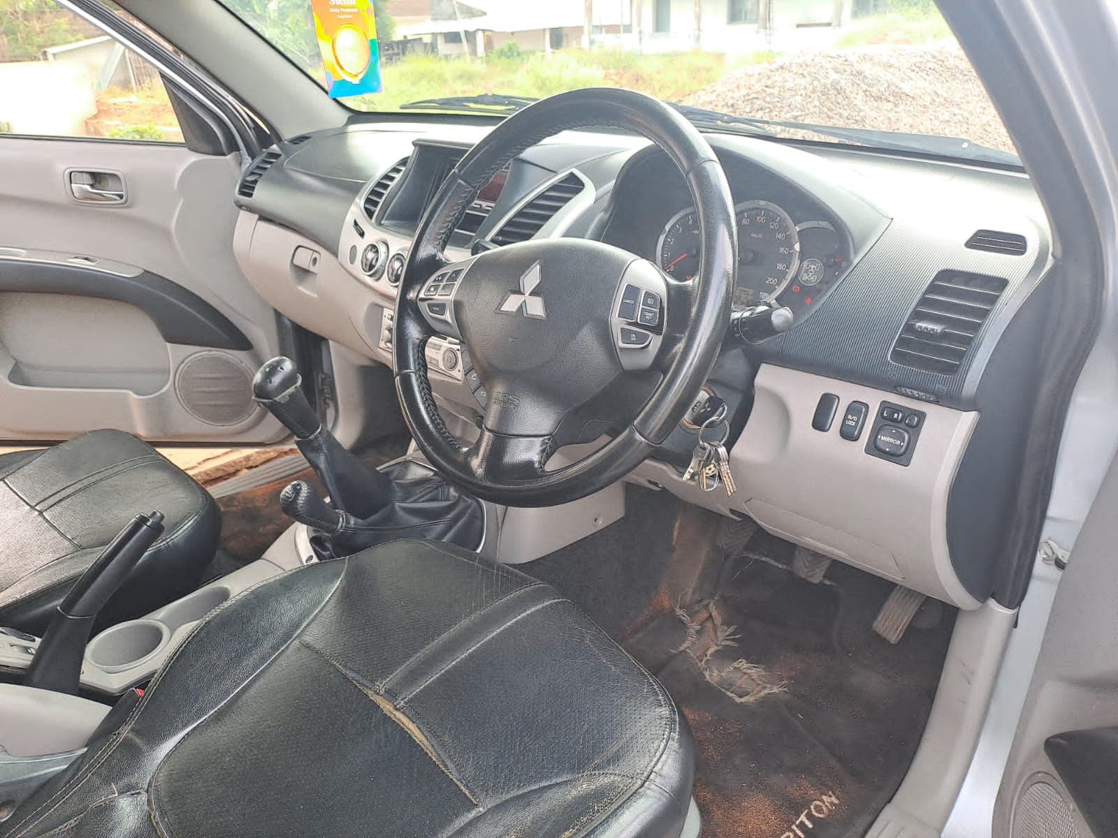 Mitsubishi — image 11