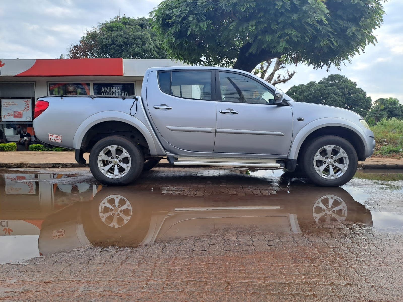 Mitsubishi — image 6