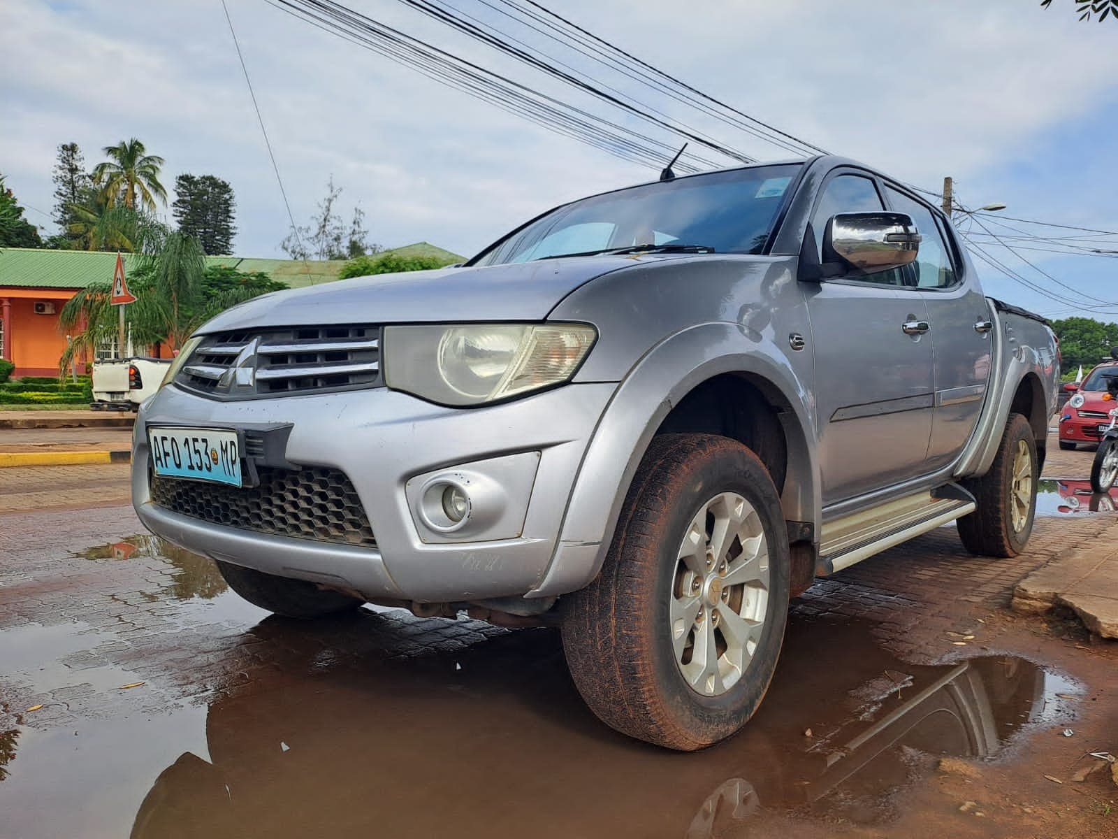 Mitsubishi — image 2