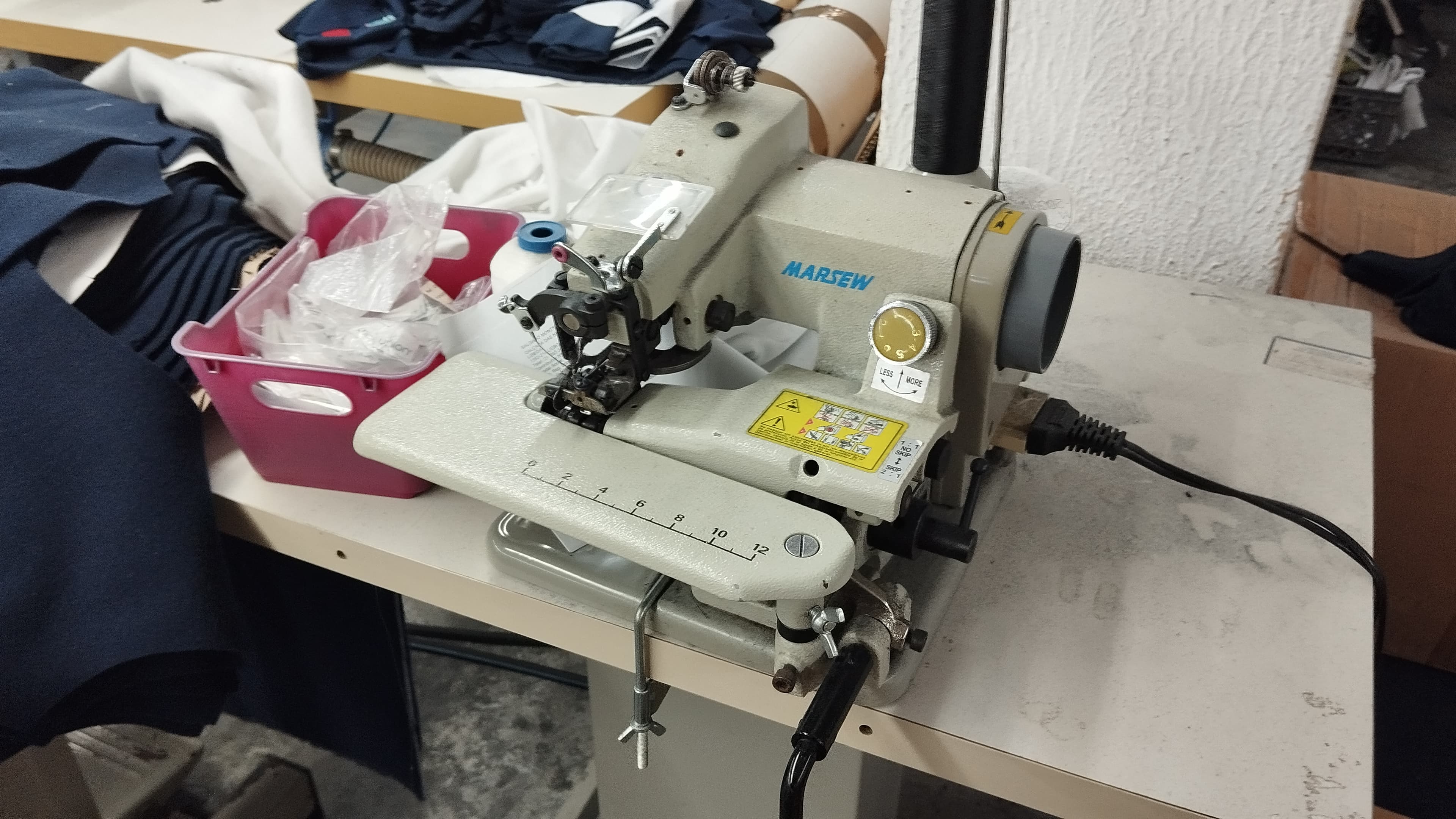 Machine à ourlet — image 1