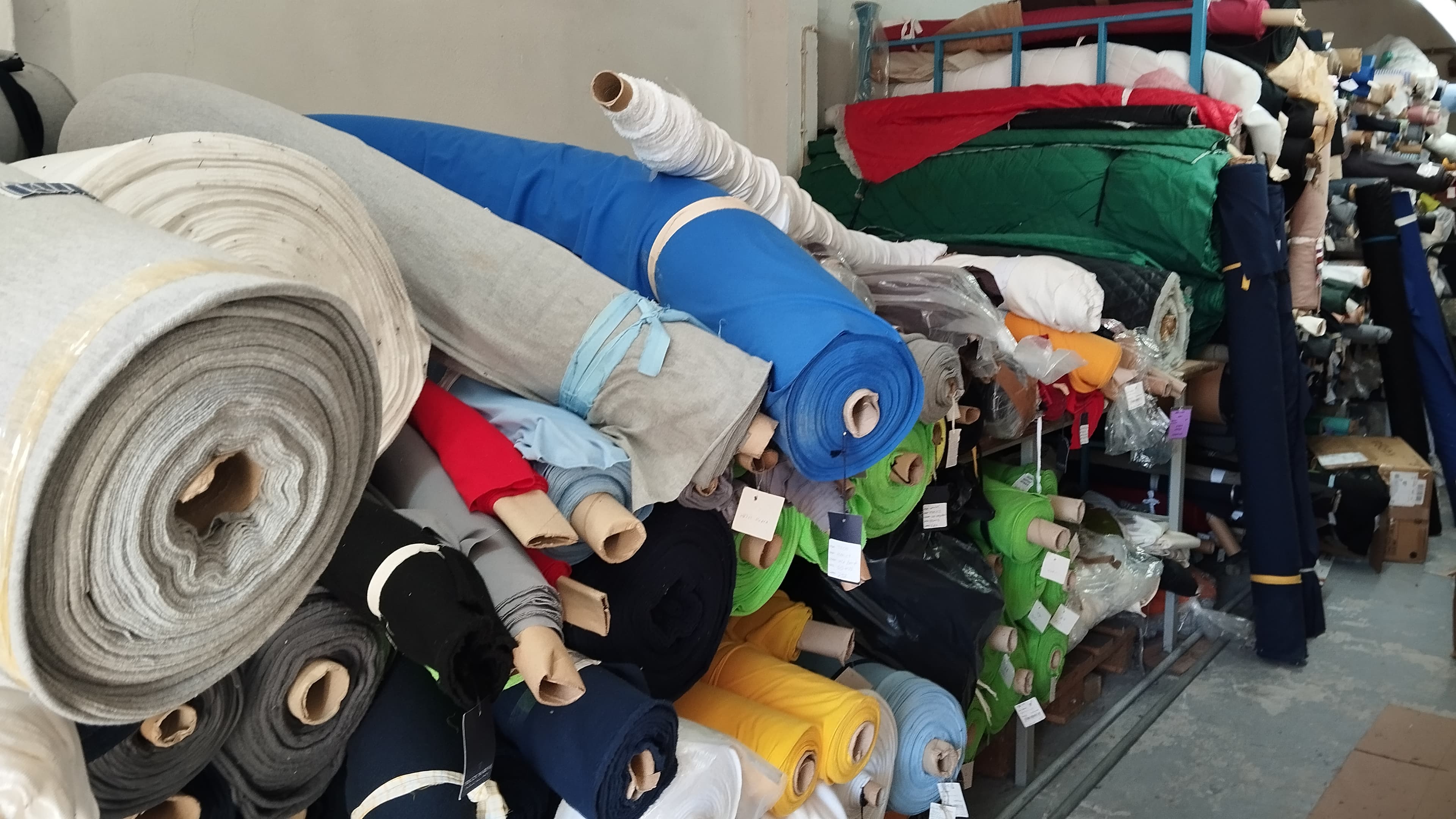 Rollos de tela · Carritos de hilos — imagen 3