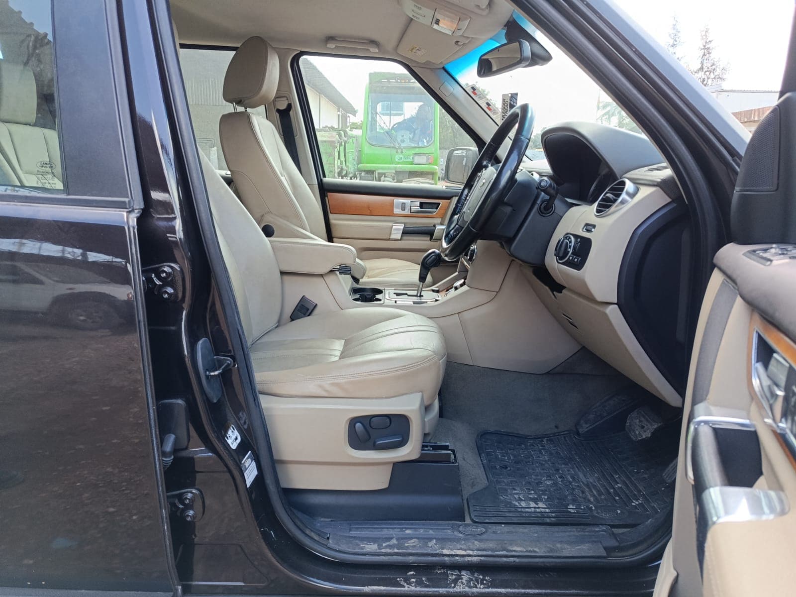 Land Rover Discovery 4 TDV6 S_2,78m - 2010 — imagem 12