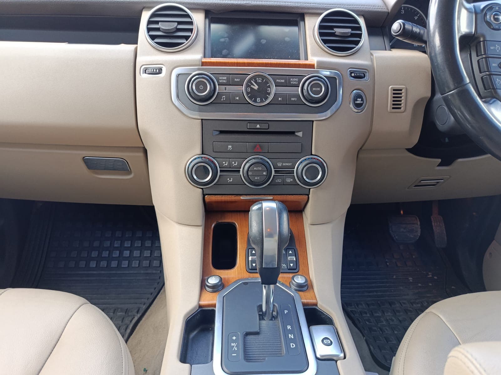 Land Rover Discovery 4 TDV6 S_2,78m - 2010 — imagem 7