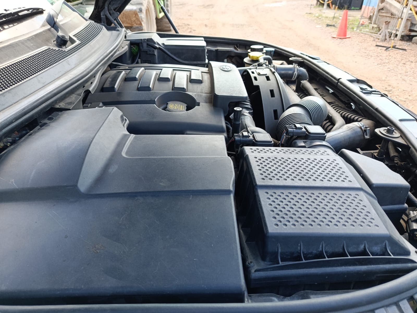Land Rover Discovery 4 TDV6 S_2,78m - 2010 — imagem 9