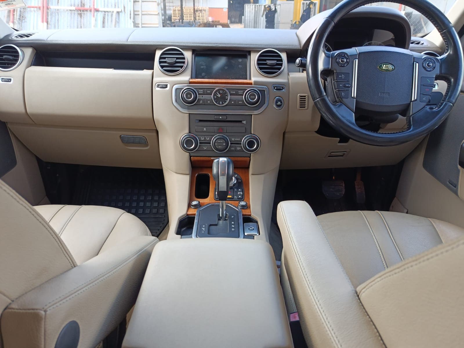 Land Rover Discovery 4 TDV6 S_2,78m - 2010 — imagem 11