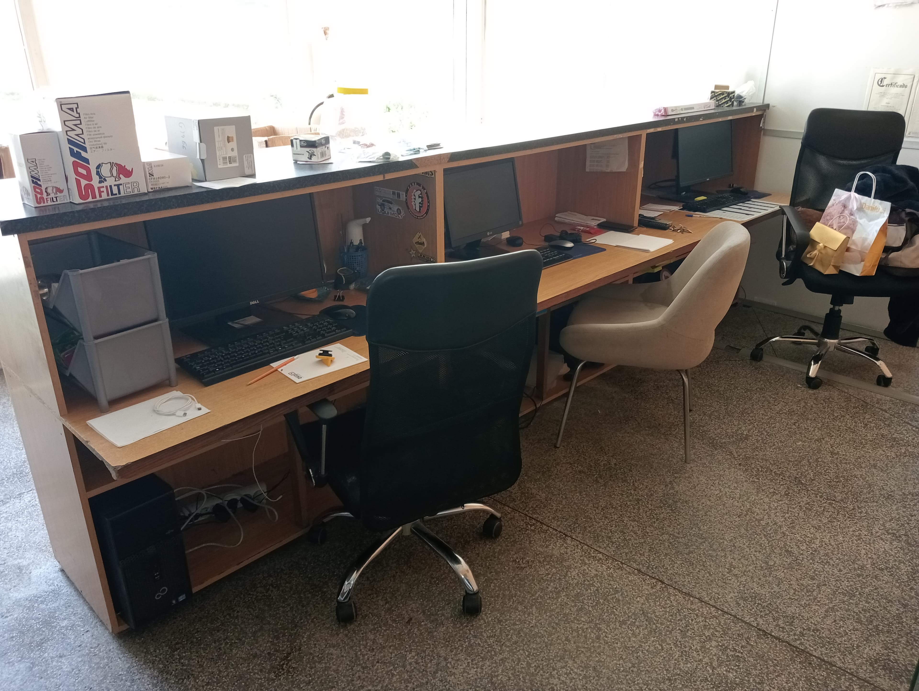 Equipos para la Industria del Automóvil · Oficina — imagen 12