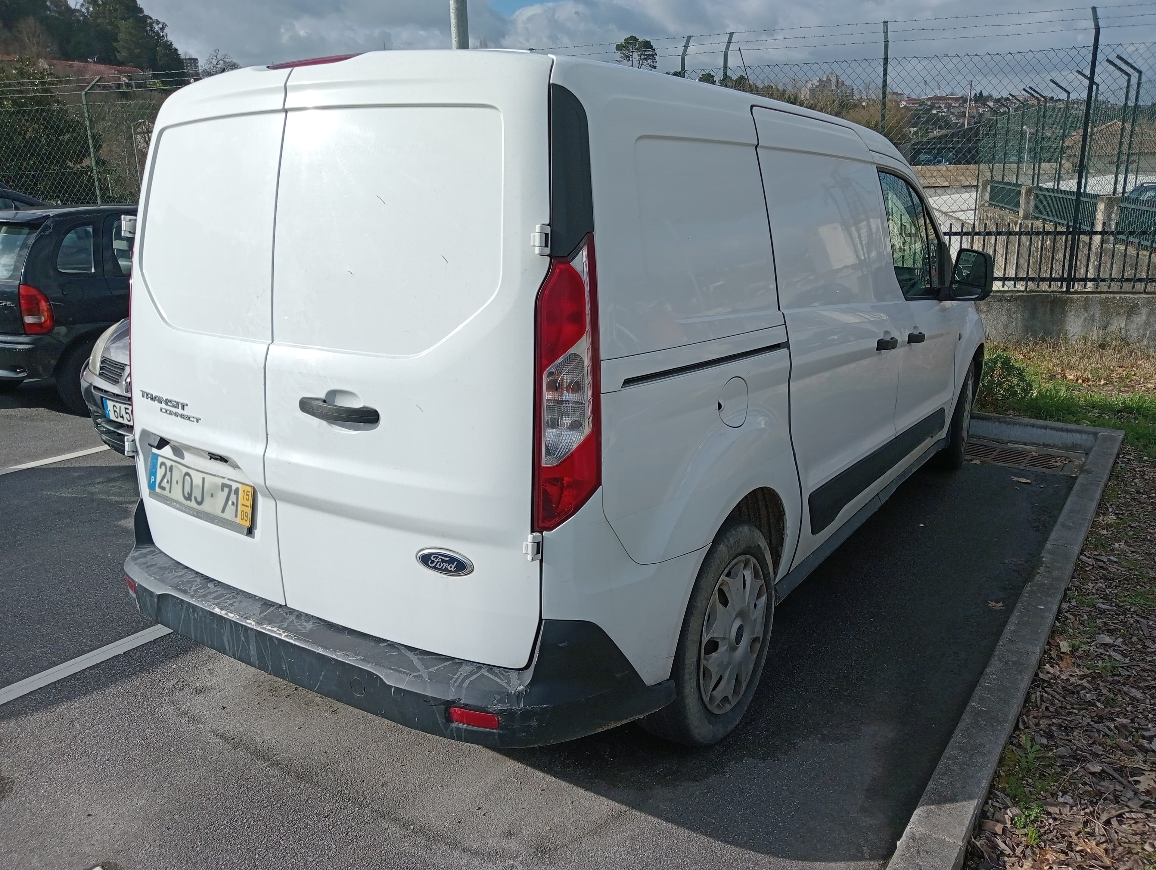 Ford Transit Connect · Ano 2015 — imagem 4