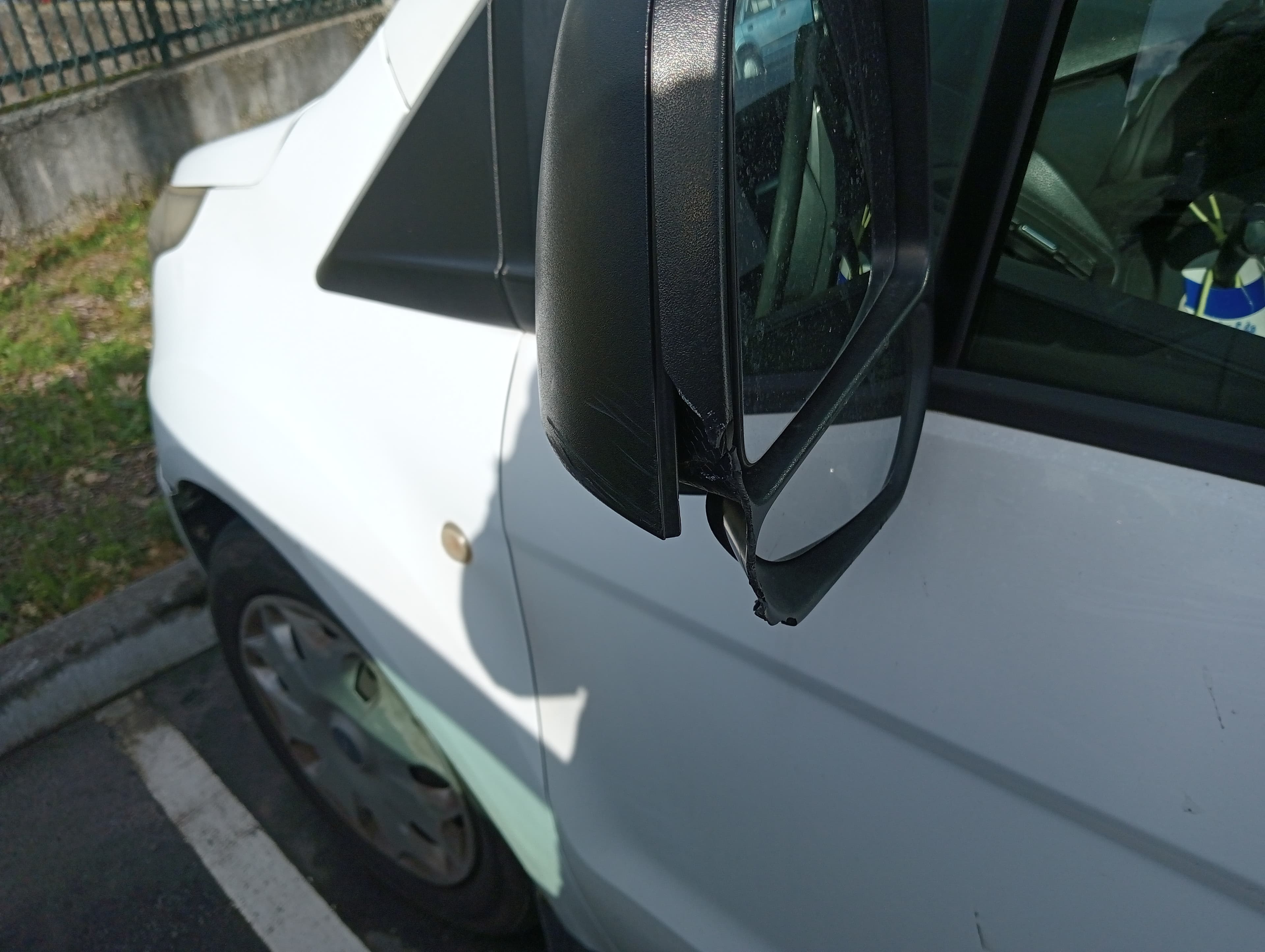 Ford Transit Connect · Ano 2015 — imagem 11