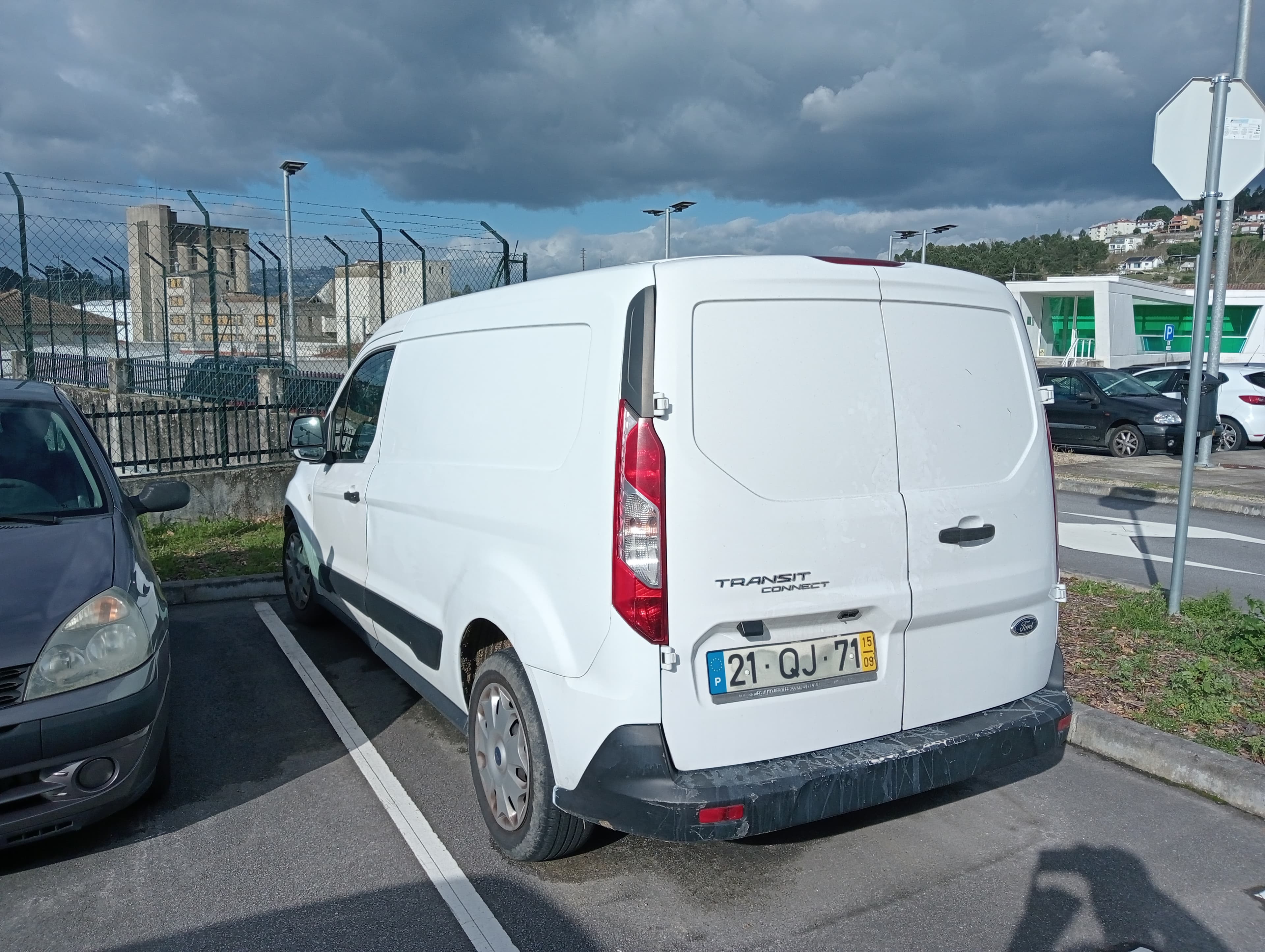 Ford Transit Connect · Ano 2015 — imagem 3