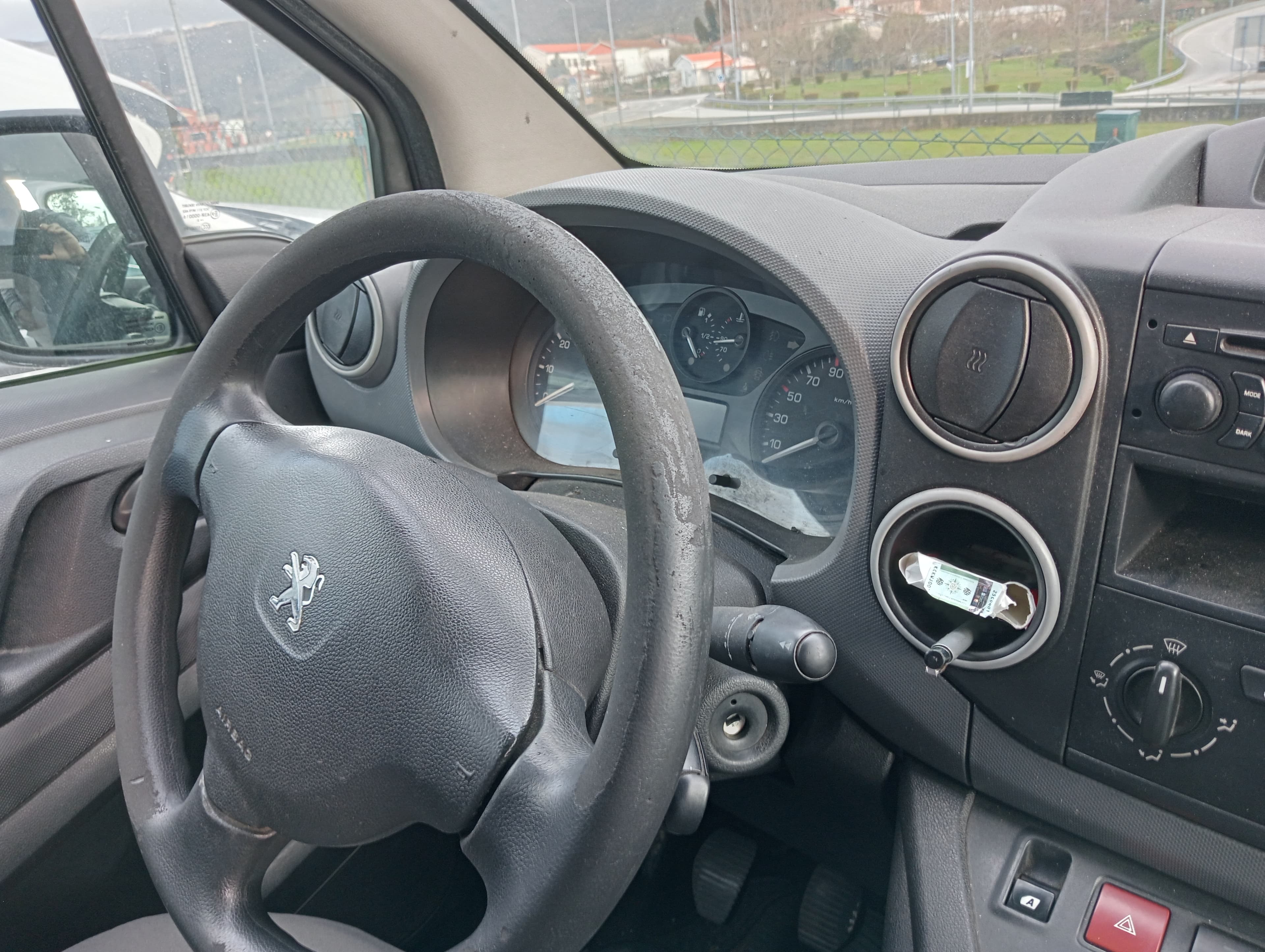 Peugeot Partner · Ano 2012 — imagem 11