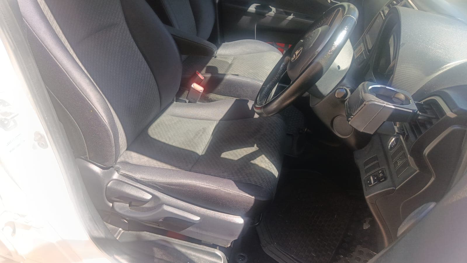Toyota Ractis_2,55m - 2011 — imagem 12