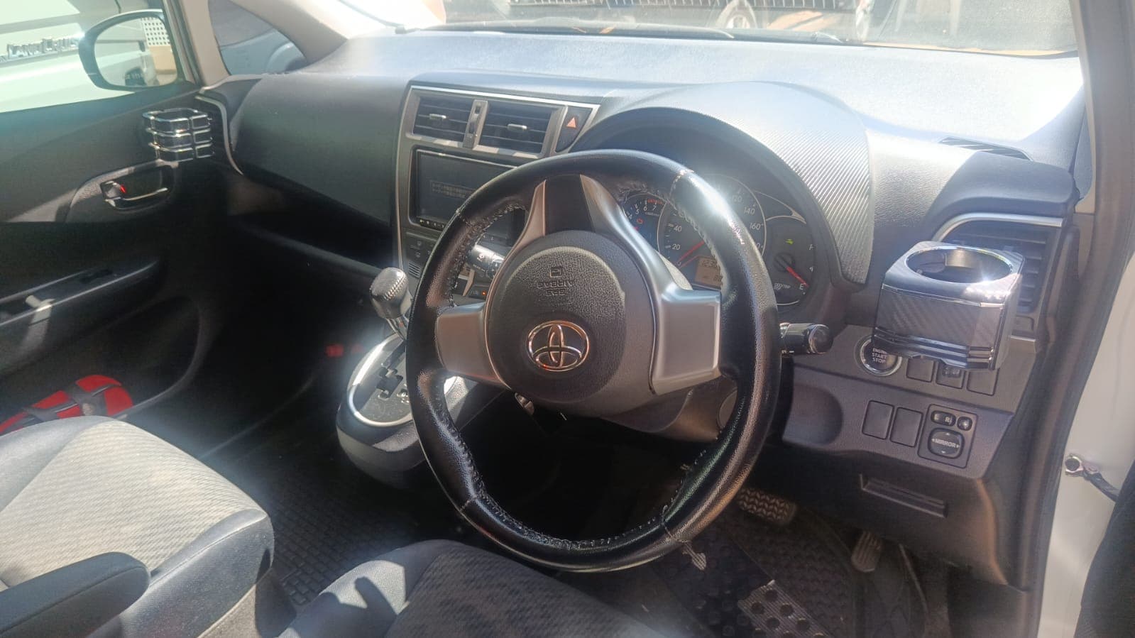 Toyota Ractis_2,55m - 2011 — imagem 10