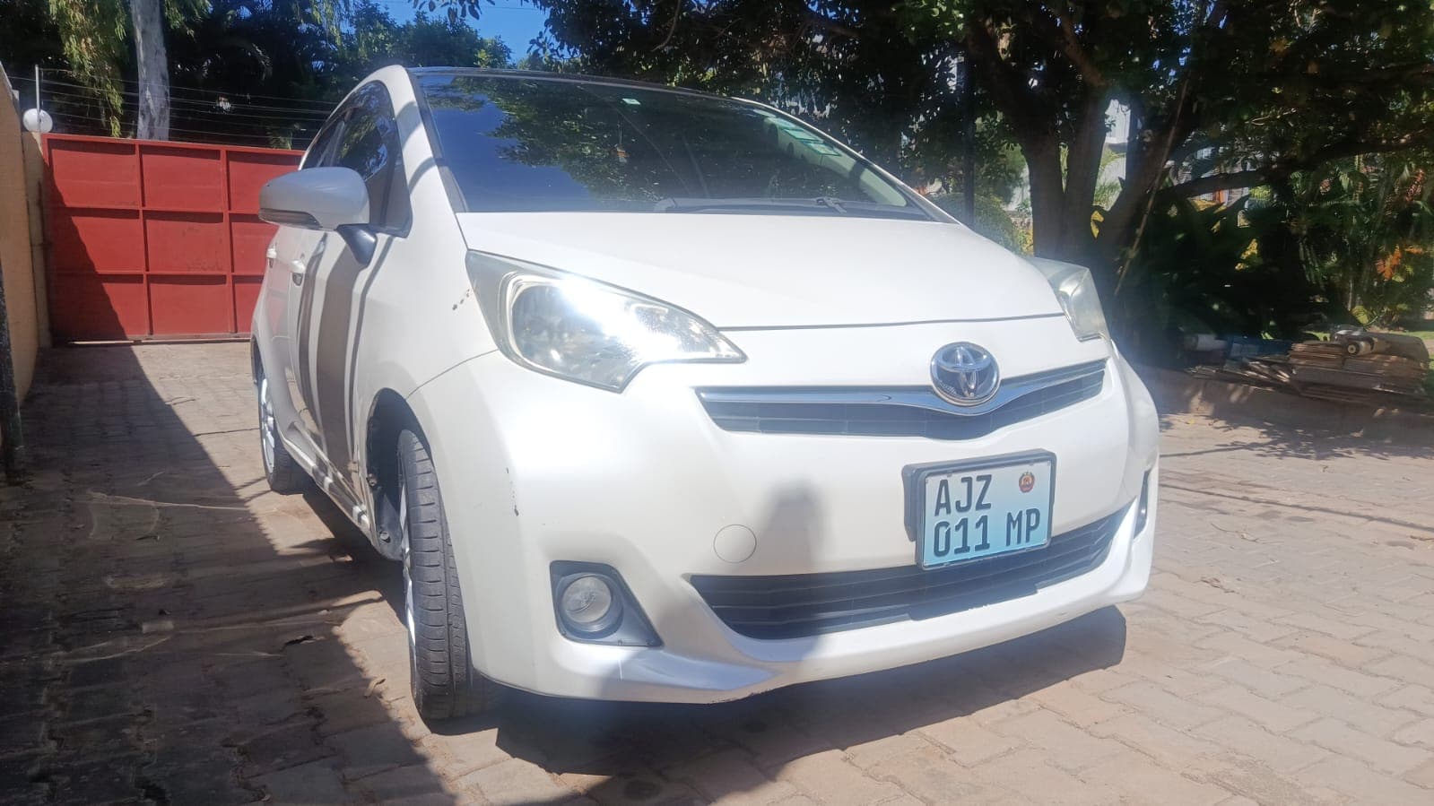 Toyota Ractis_2,55m - 2011 — imagem 1