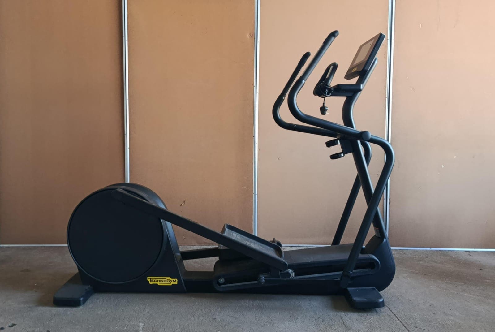Cross Trainer Elíptico Technogym — imagem 3