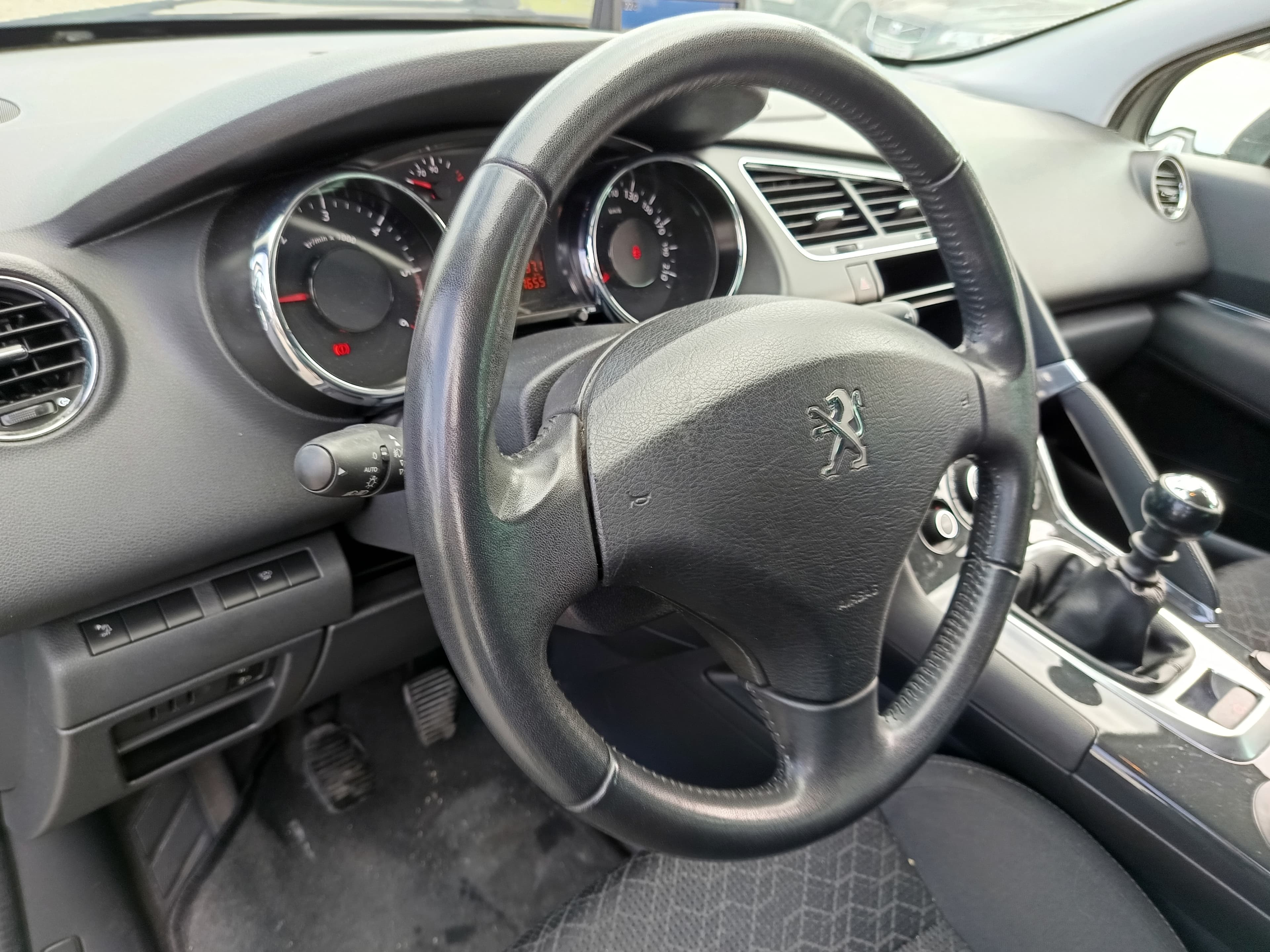 Peugeot 3008 · Ano 2015 — imagen 36