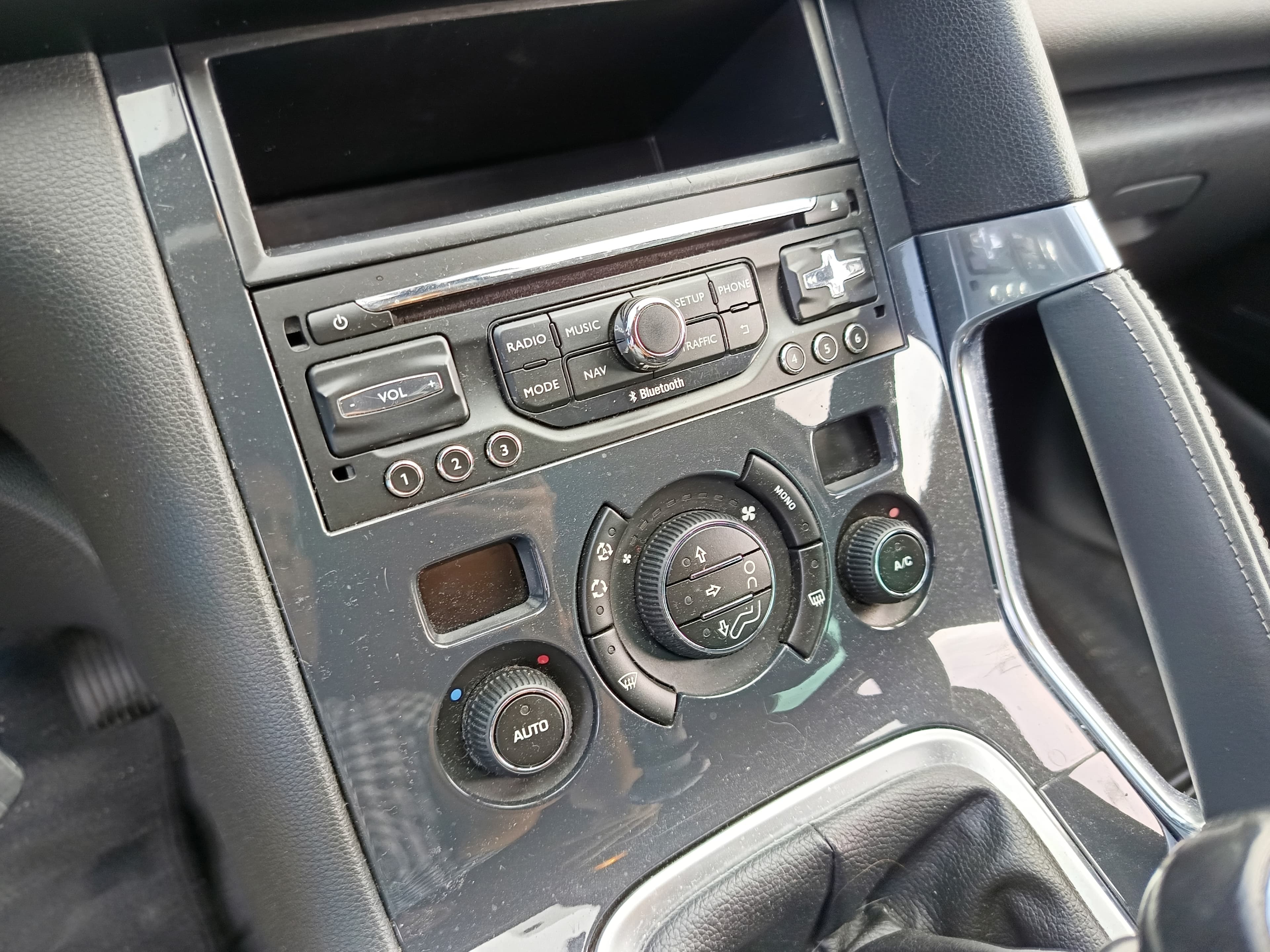Peugeot 3008 · Ano 2015 — imagen 39