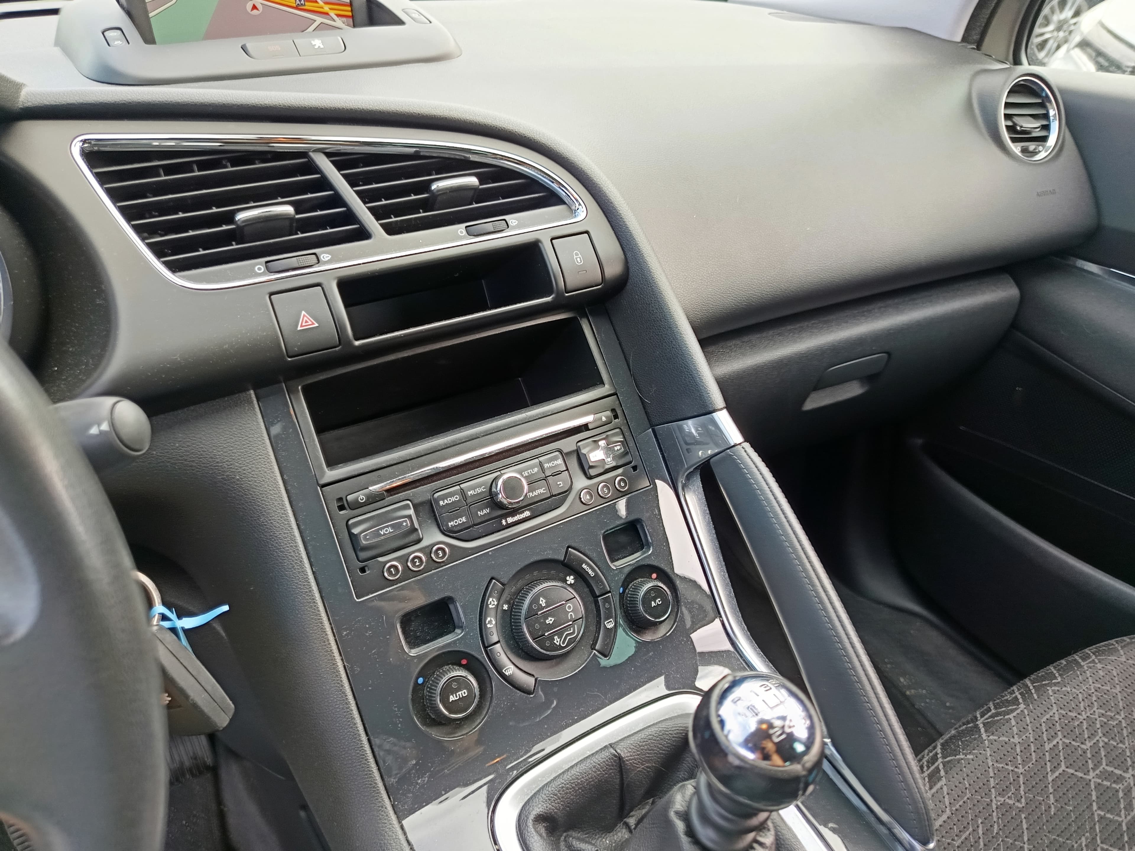 Peugeot 3008 · Ano 2015 — imagen 37