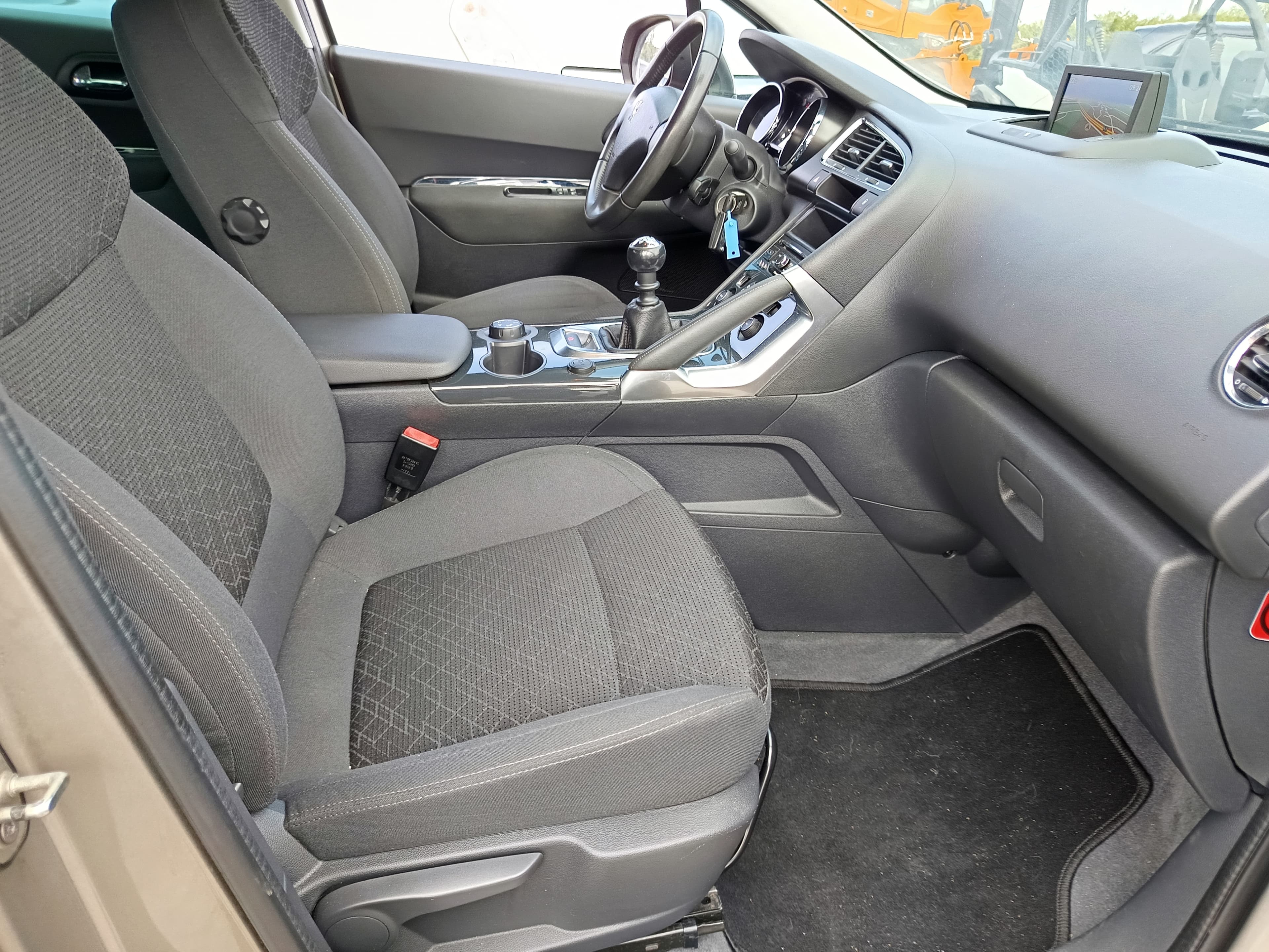 Peugeot 3008 · Ano 2015 — imagen 26