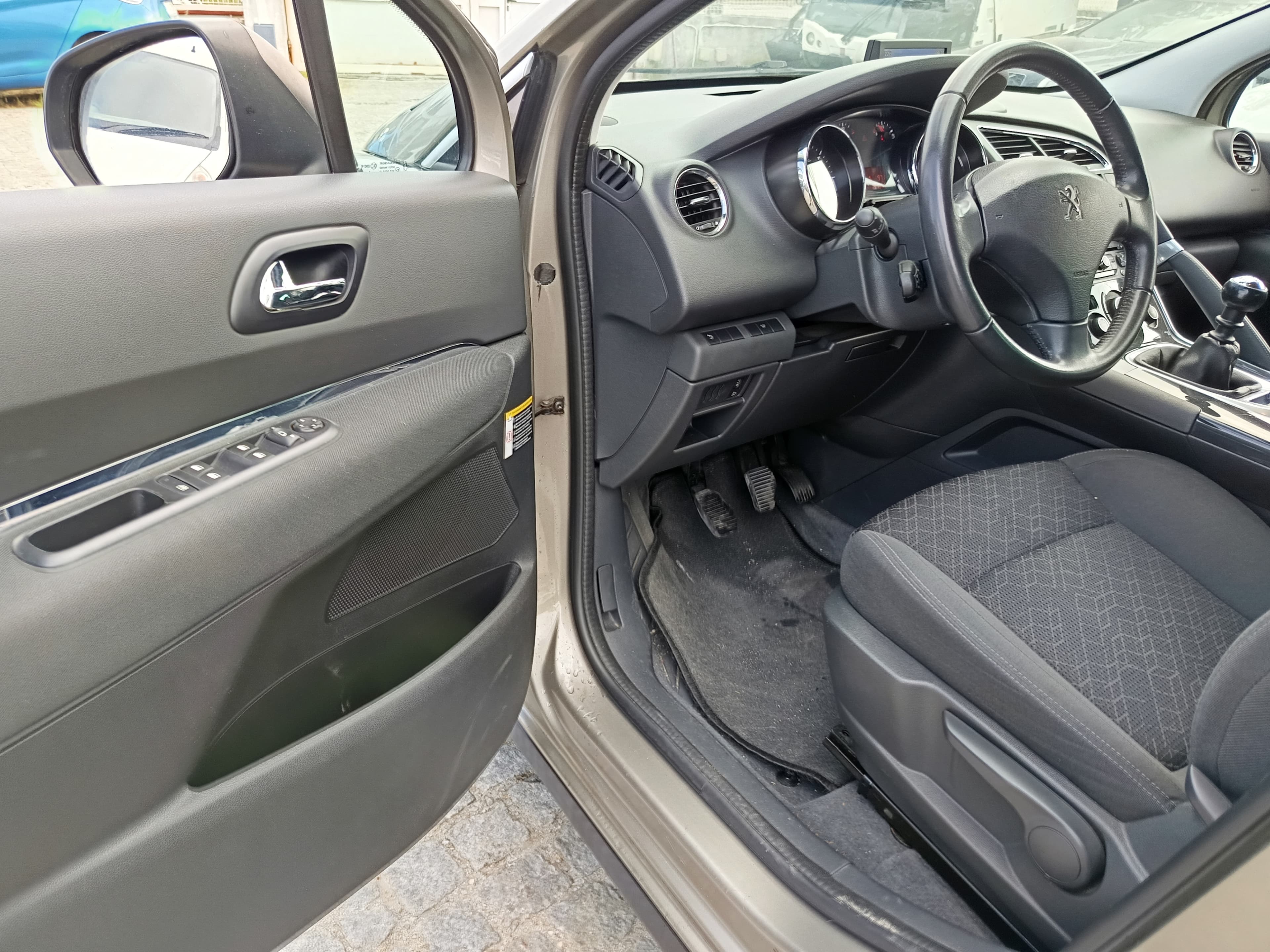 Peugeot 3008 · Ano 2015 — imagen 31