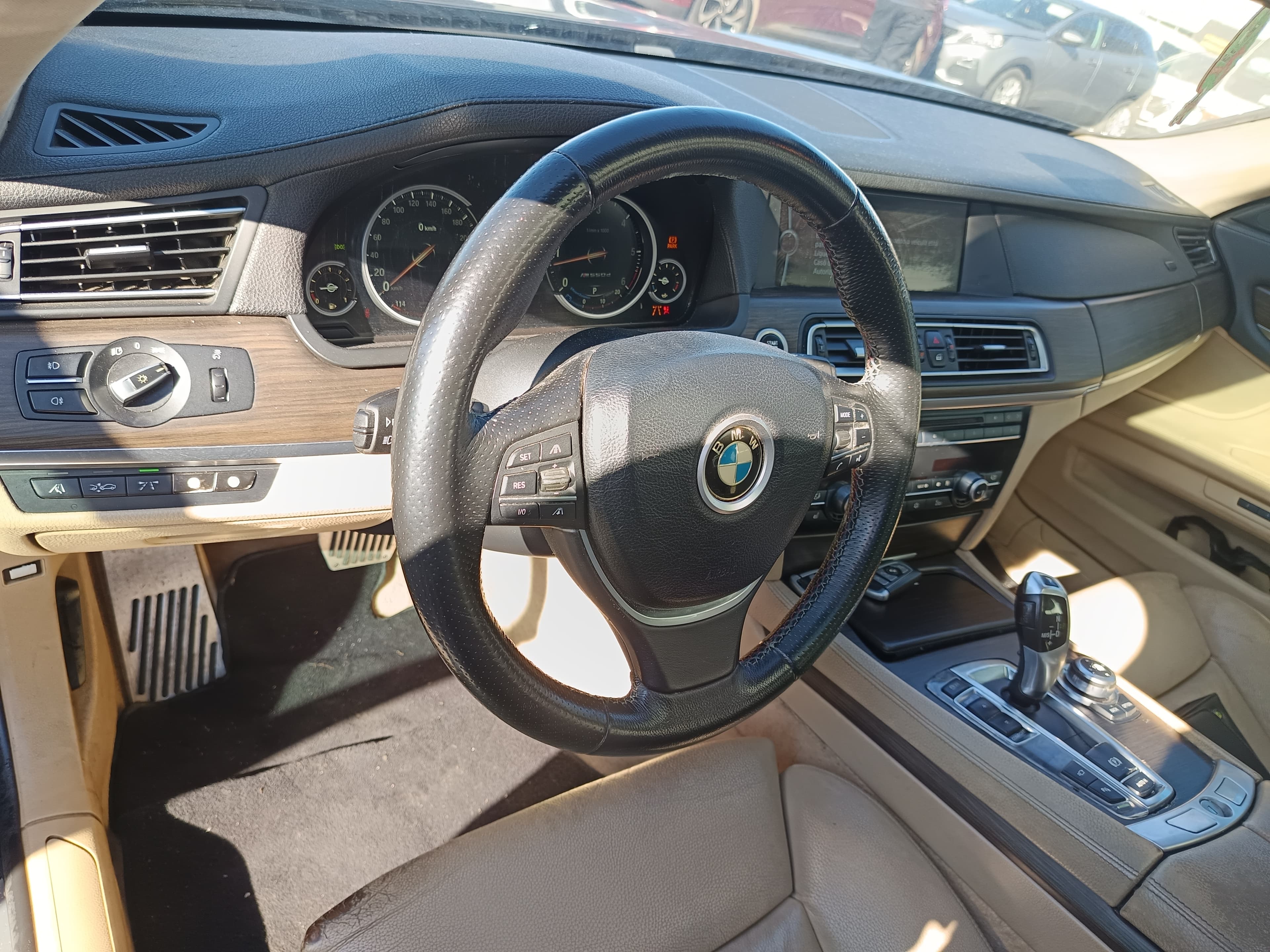 BMW 740 d · Ano 2010 — imagem 46