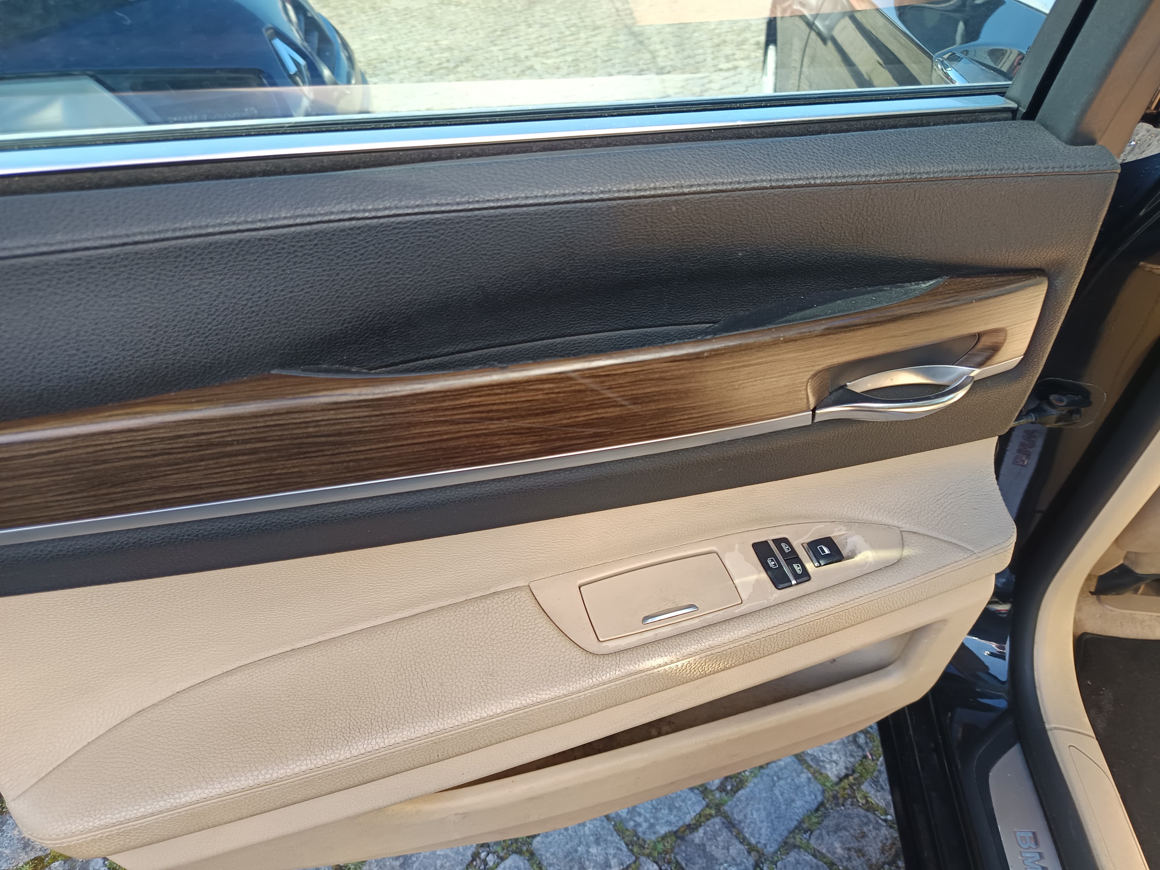 BMW 740 d · Ano 2010 — imagem 38