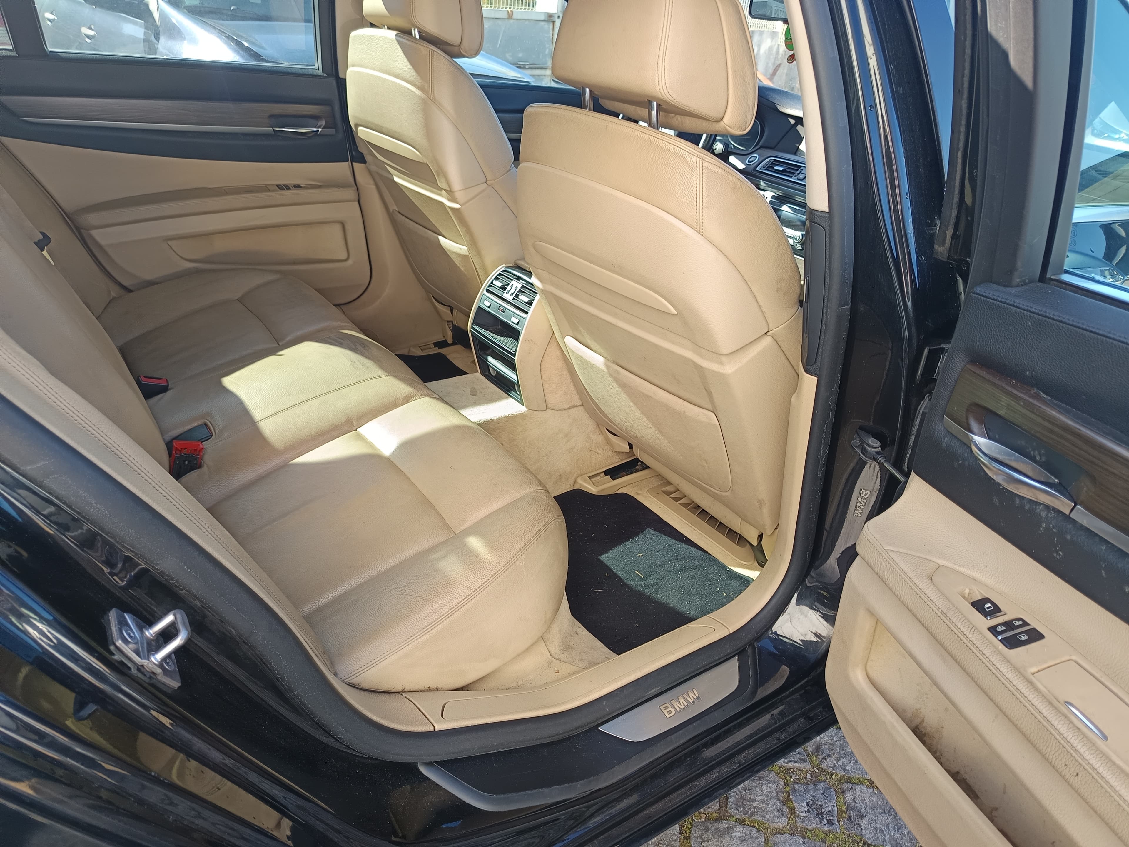 BMW 740 d · Ano 2010 — imagem 34