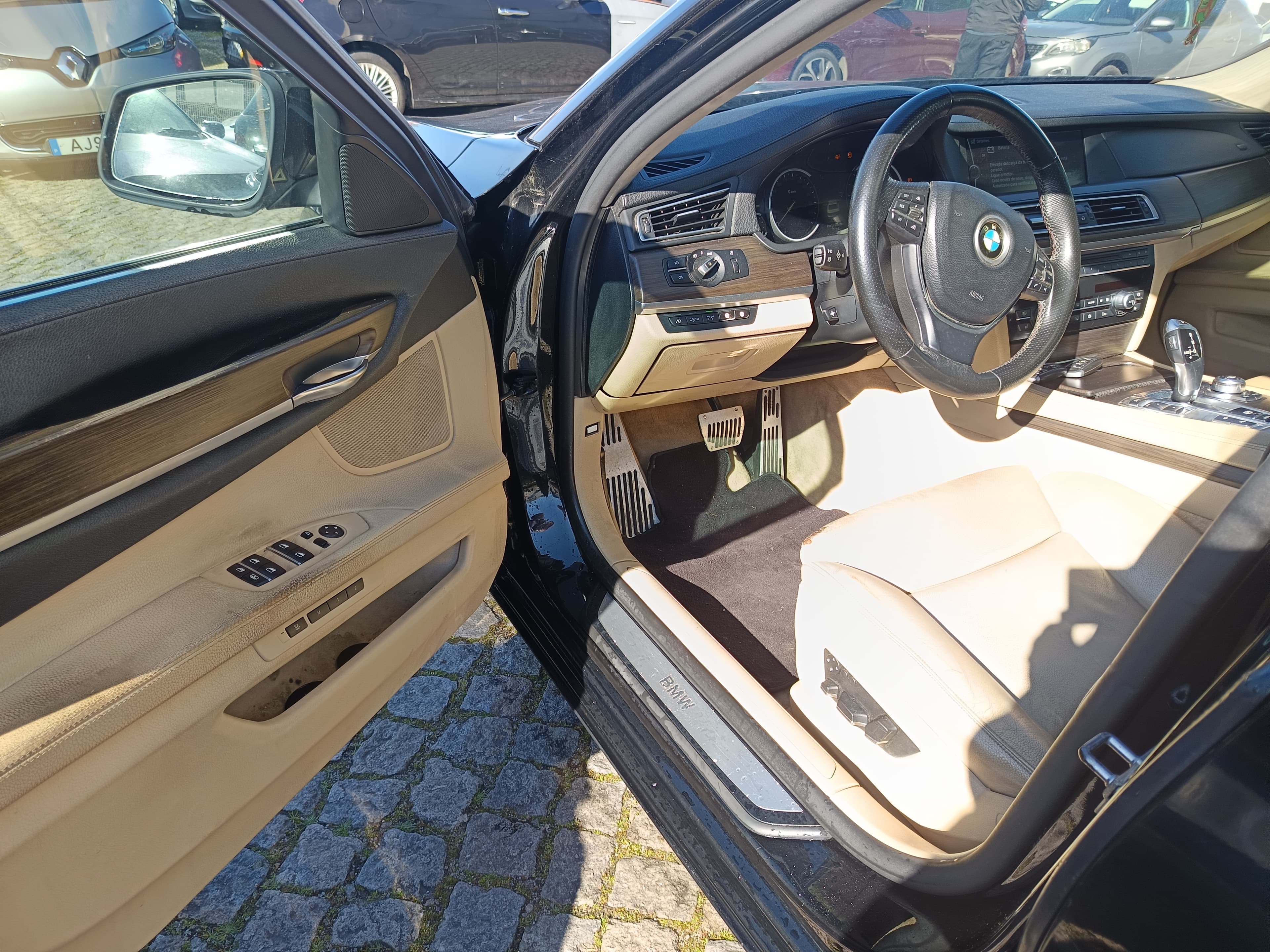 BMW 740 d · Ano 2010 — imagem 40