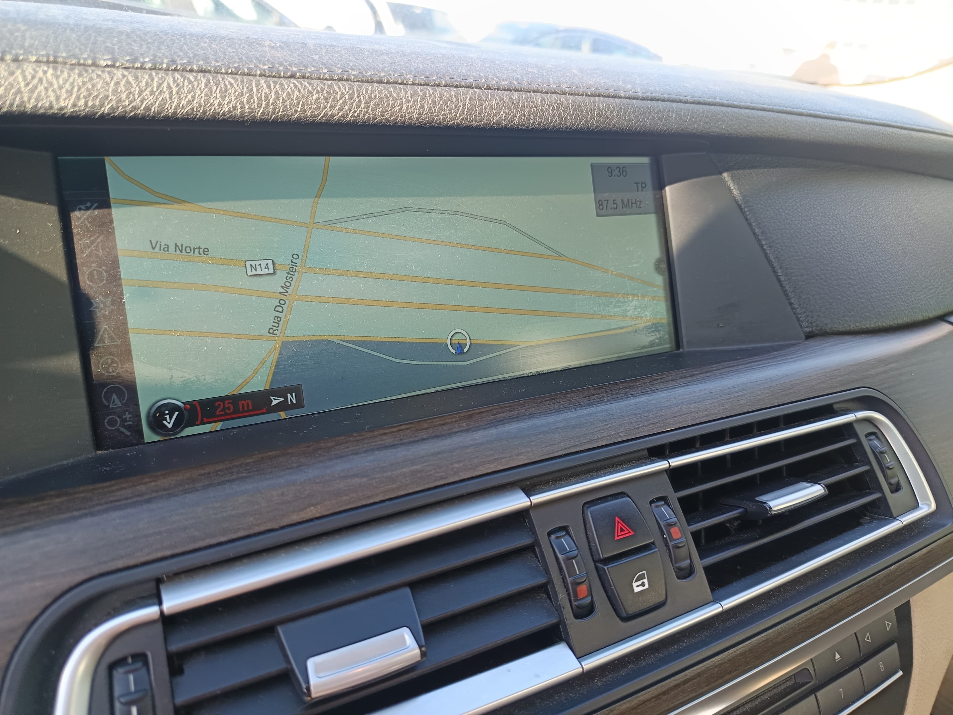 BMW 740 d · Ano 2010 — imagem 51