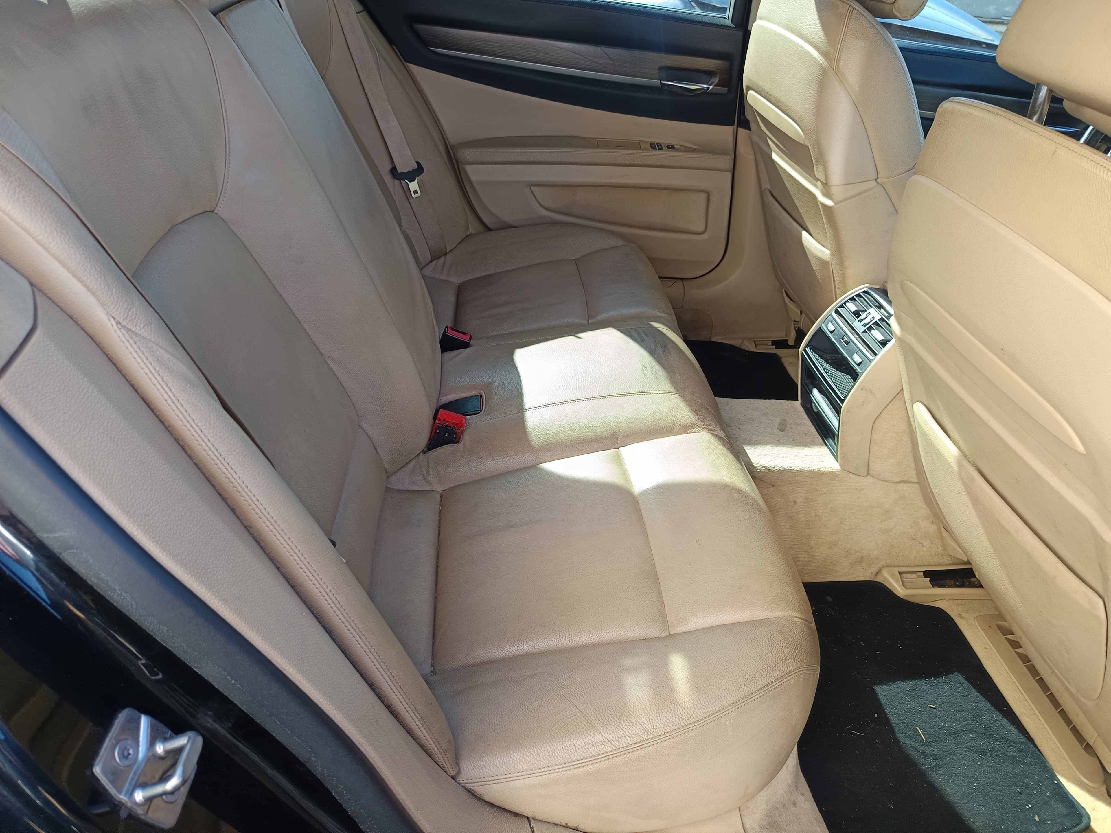 BMW 740 d · Ano 2010 — imagem 36