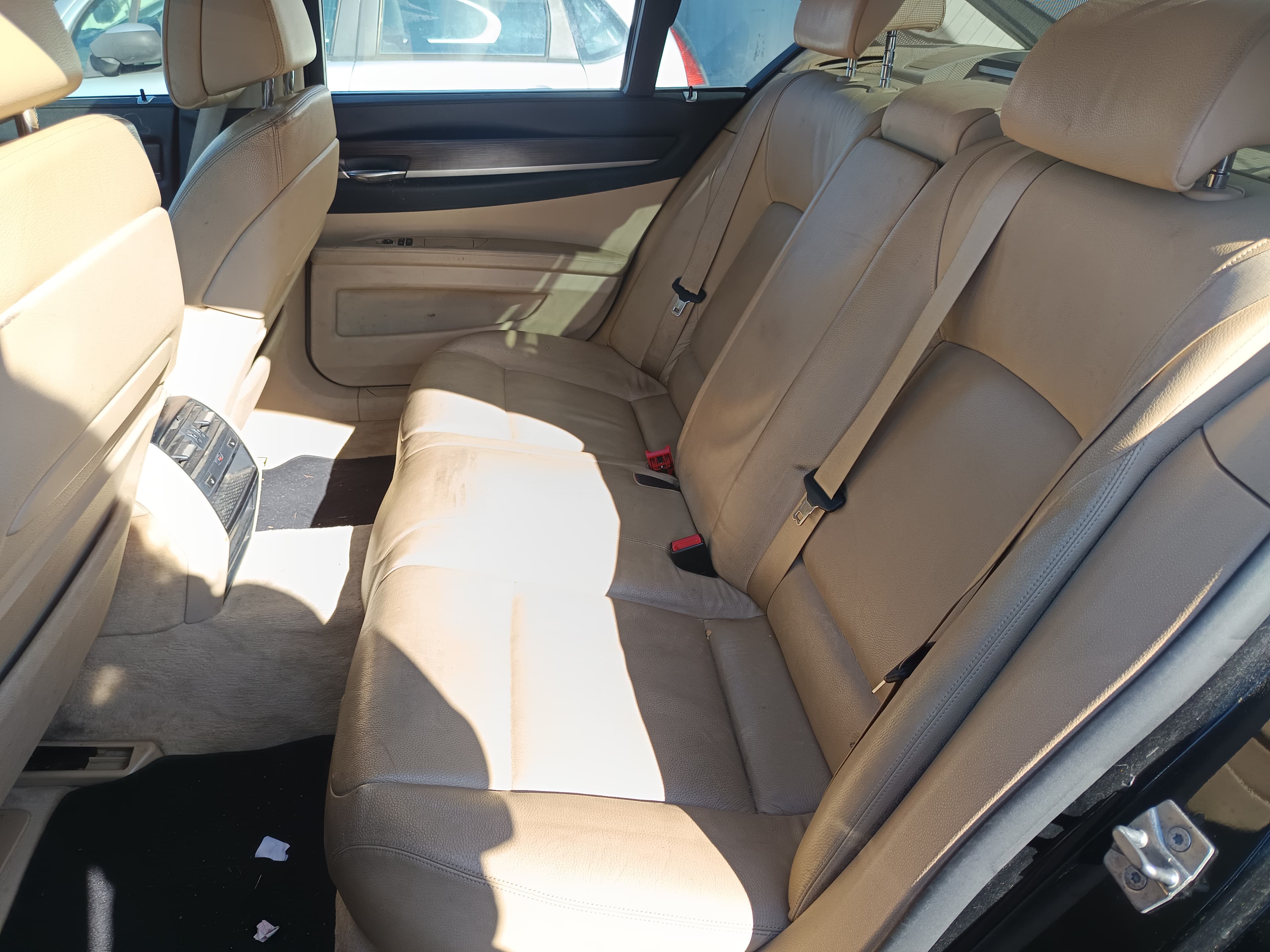 BMW 740 d · Ano 2010 — imagem 39