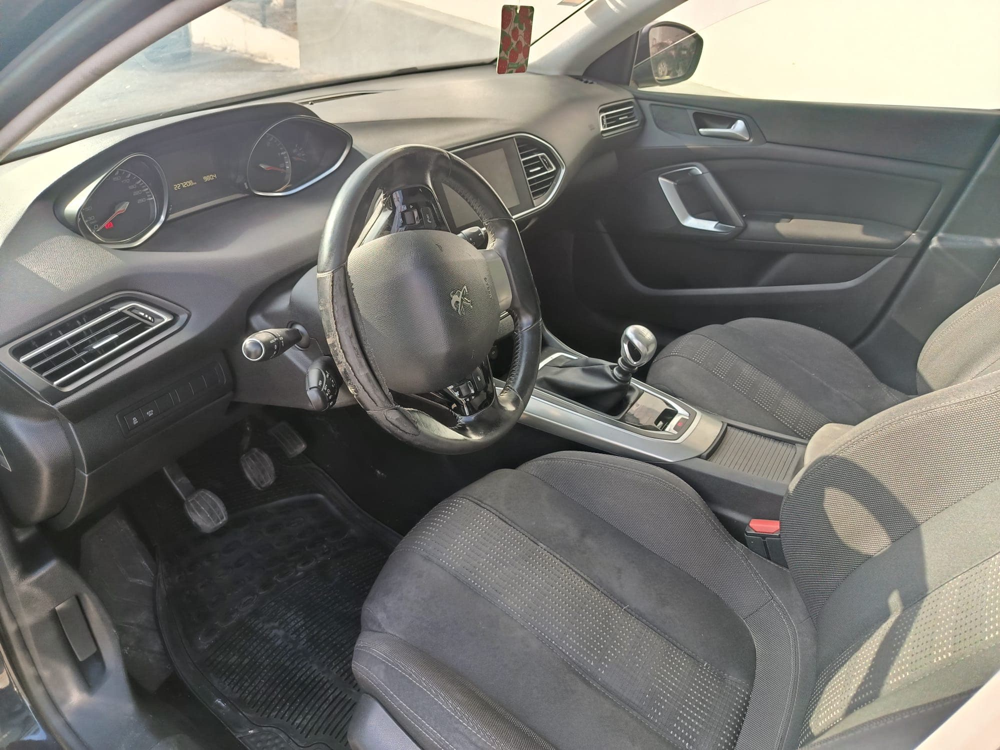 Peugeot 308 SW · Ano 2016 — image 14