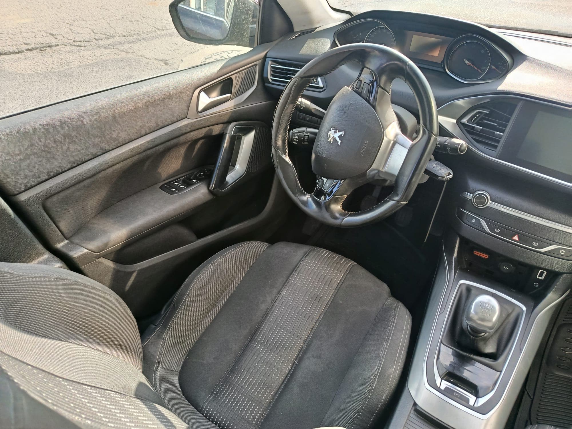 Peugeot 308 SW · Ano 2016 — image 23
